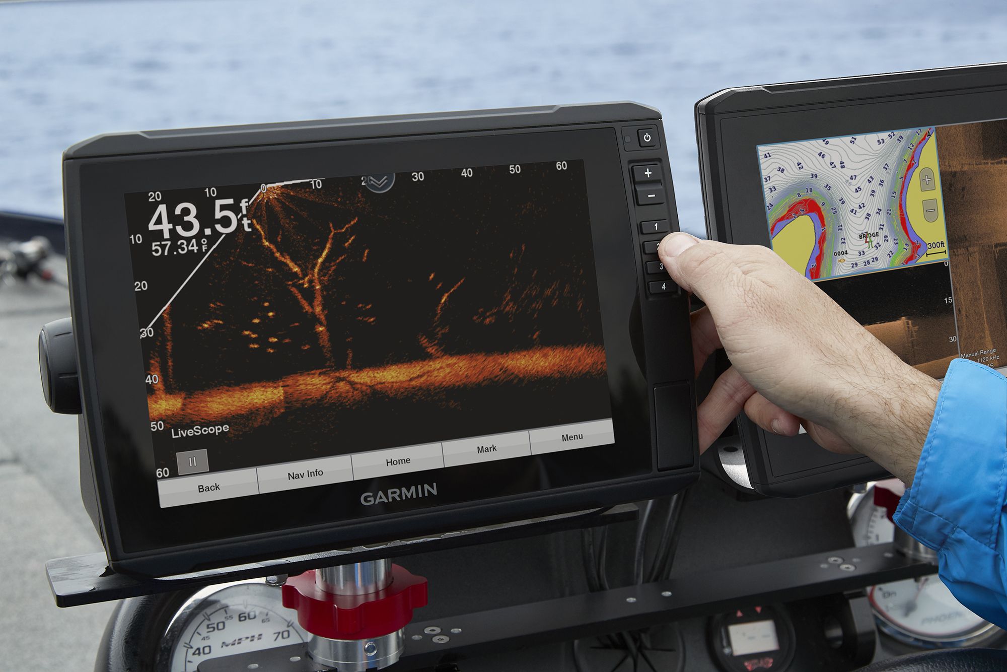 Garmin ECHOMAP Ultra 106sv Fish Finder (010-02112-01)-Floor Model product image