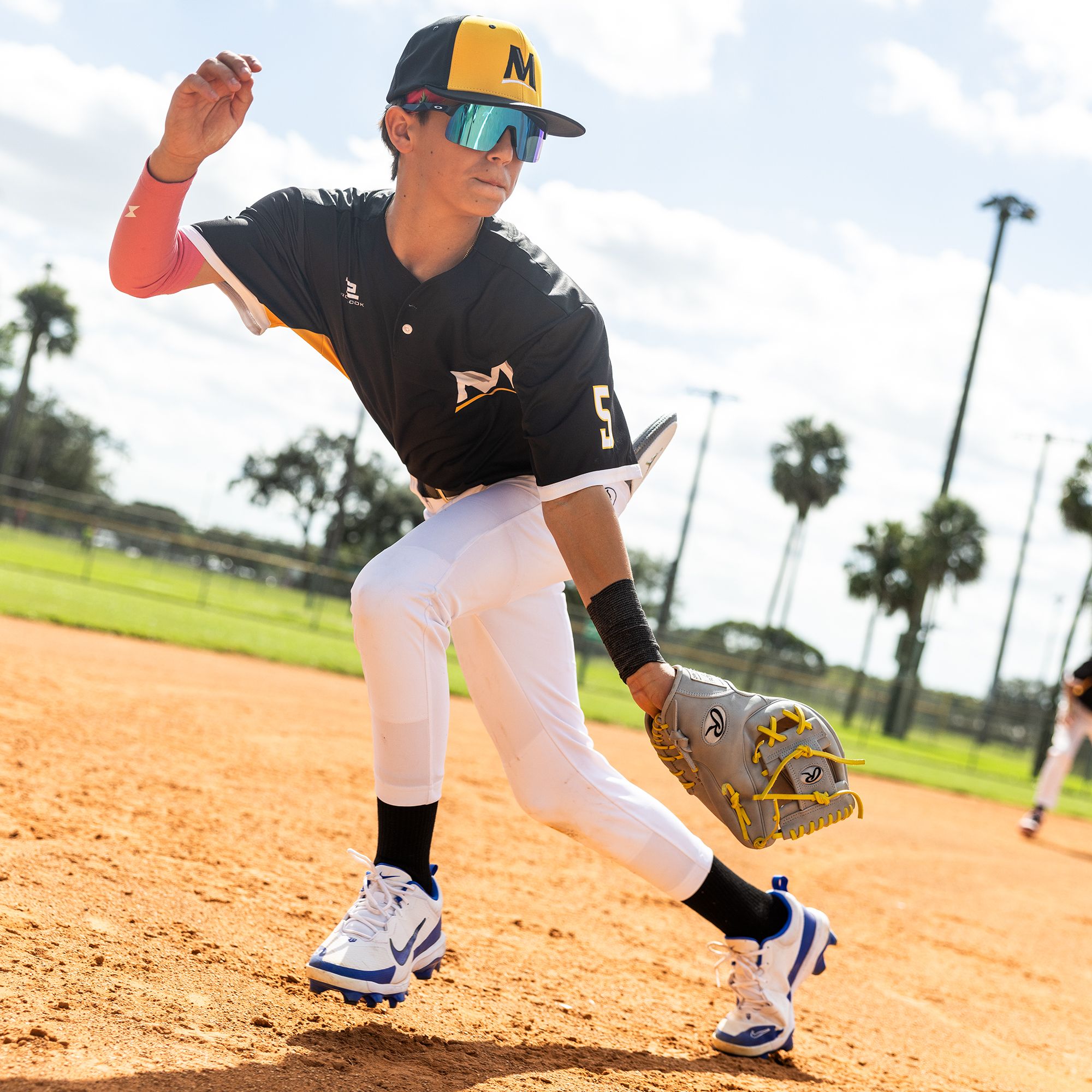 Rawlings 11.5" Heart of the Hide R2G ContoUR Fit Series Glove 2025 product image