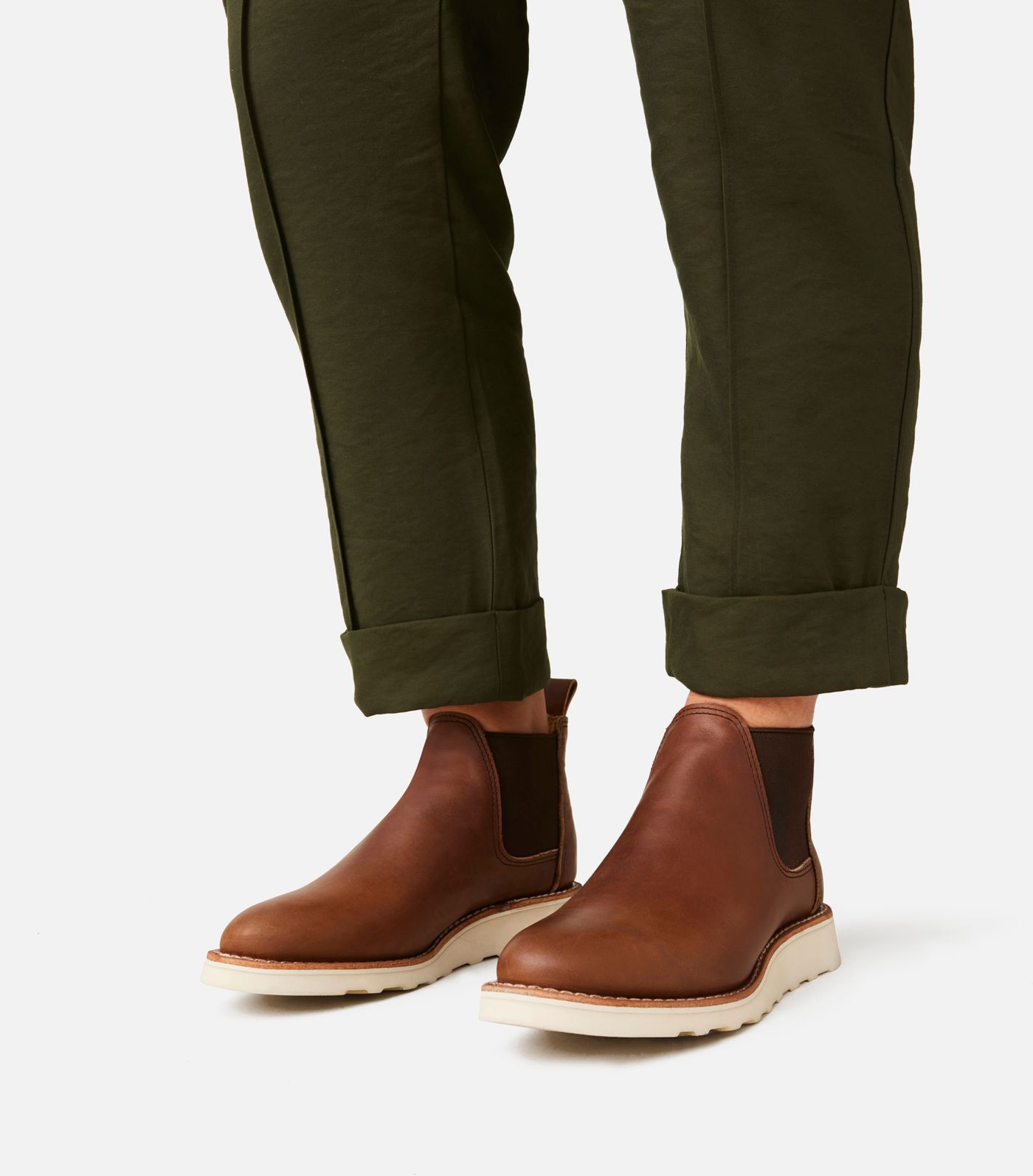 Red wing heritage weekender chelsea on sale