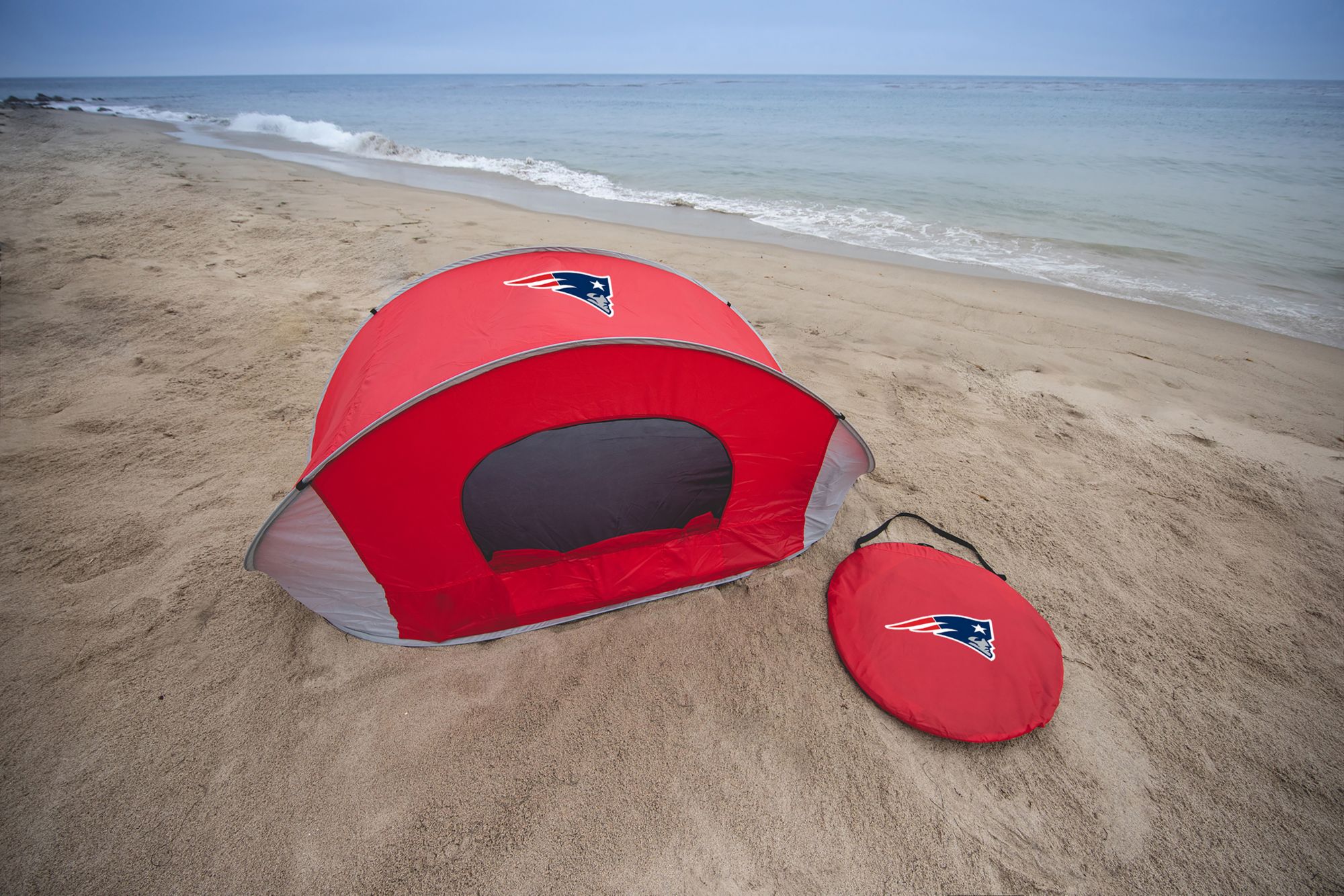 Picnic Time New England Patriots Manta Portable Beach Tent product image
