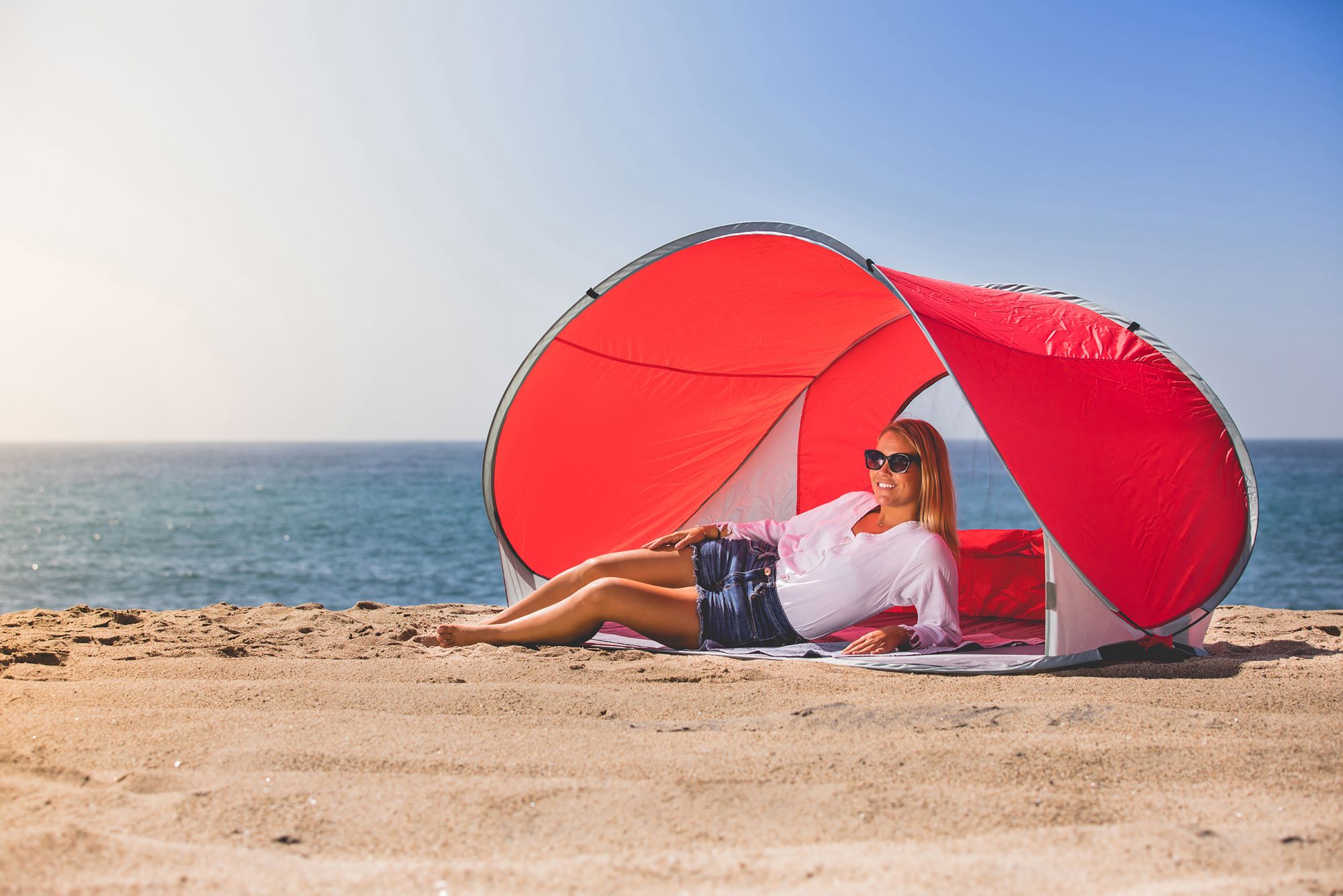 Picnic Time New York Giants Manta Portable Beach Tent product image