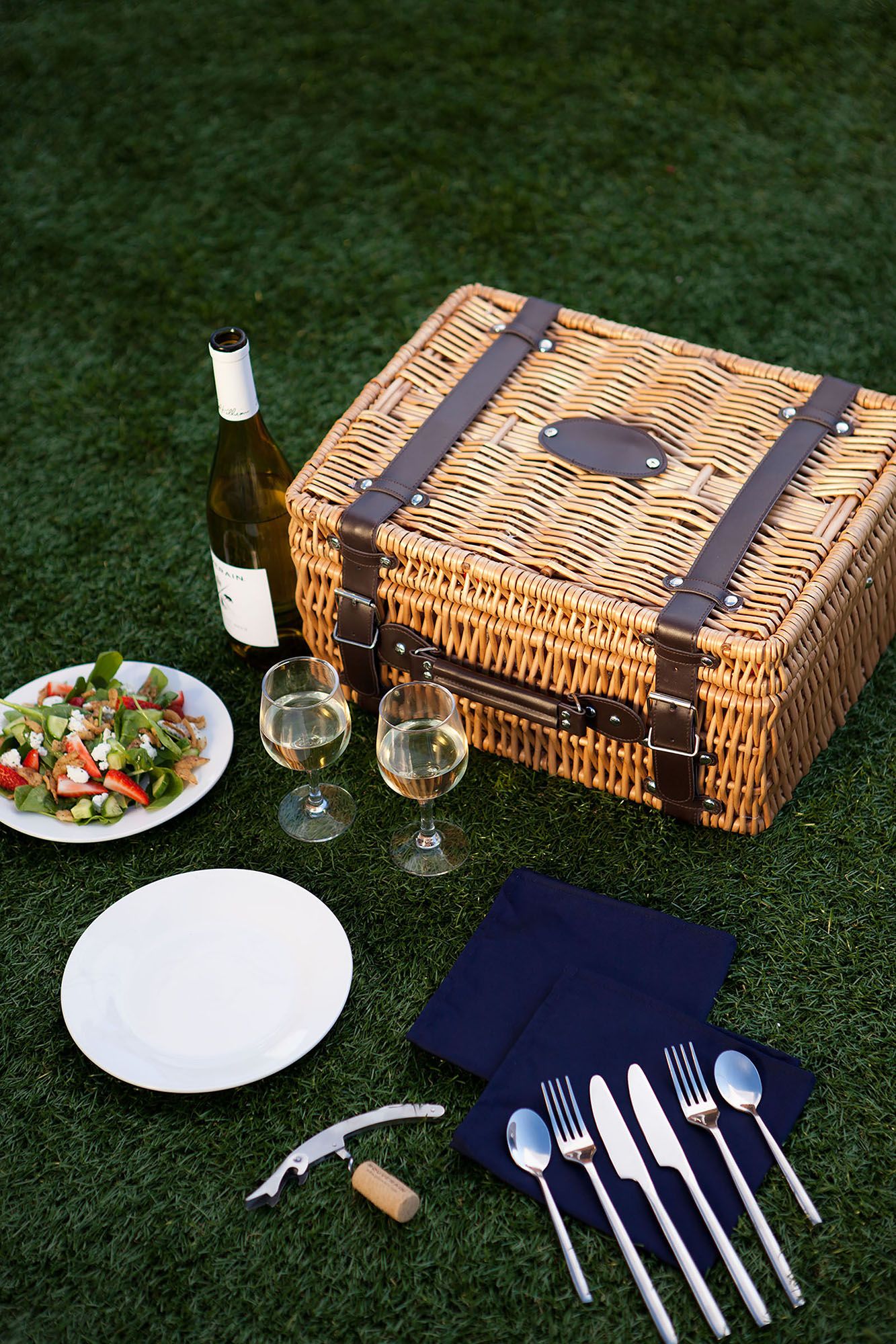 Picnic Time Denver Broncos Champion Picnic Basket product image