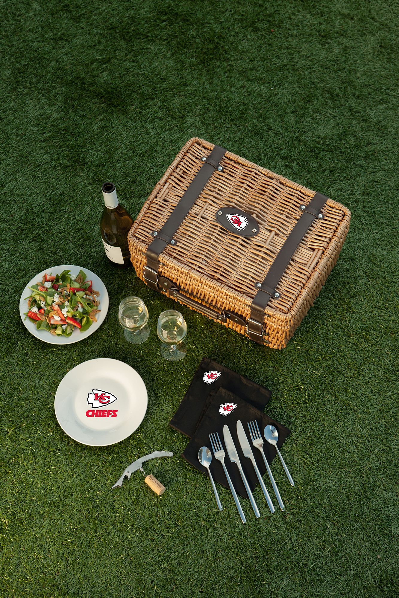 Picnic Time Kansas City Chiefs Champion Picnic Basket product image