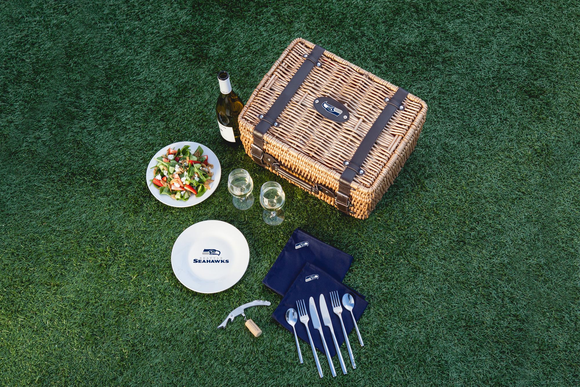Picnic Time Seattle Seahawks Champion Picnic Basket product image