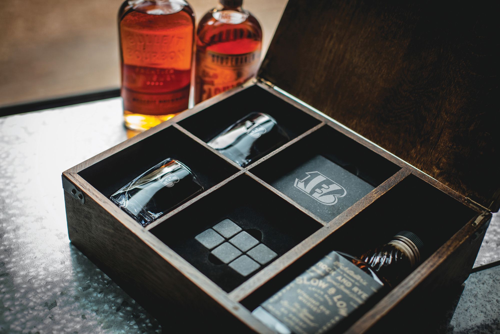Picnic Time Cincinnati Bengals Whiskey Box Set product image