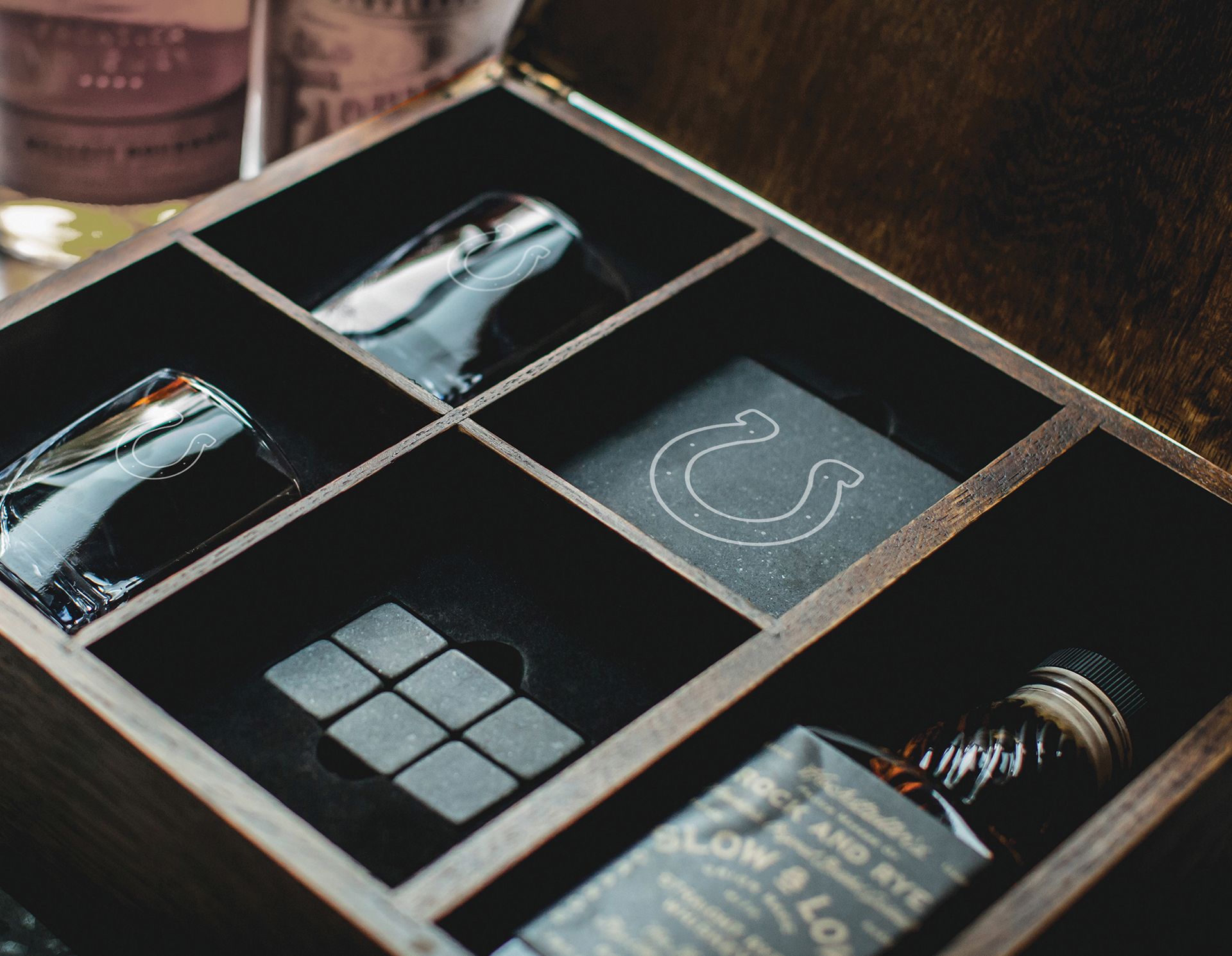 Picnic Time Indianapolis Colts Whiskey Box Set product image