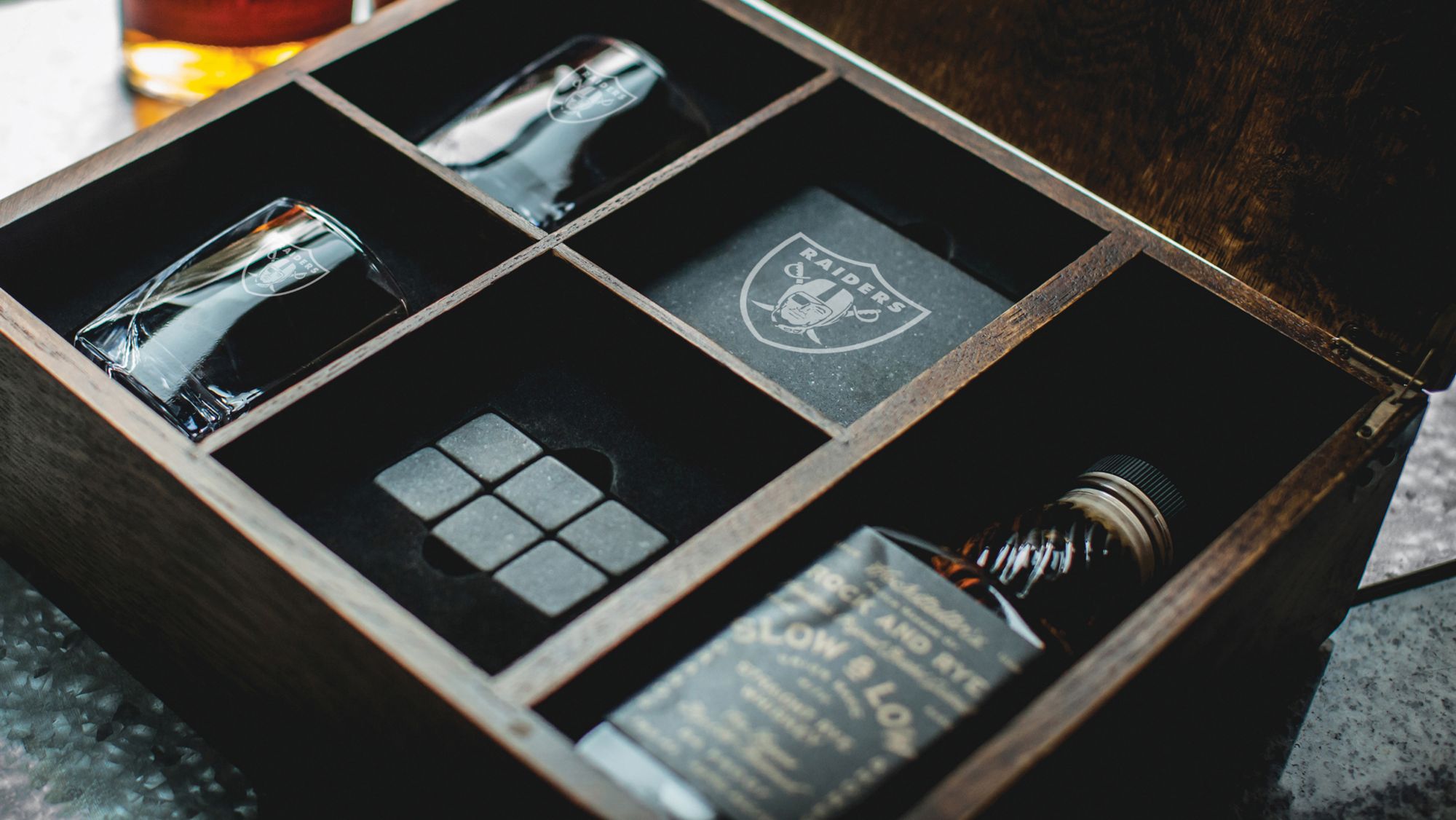 Picnic Time Las Vegas Raiders Whiskey Box Set product image