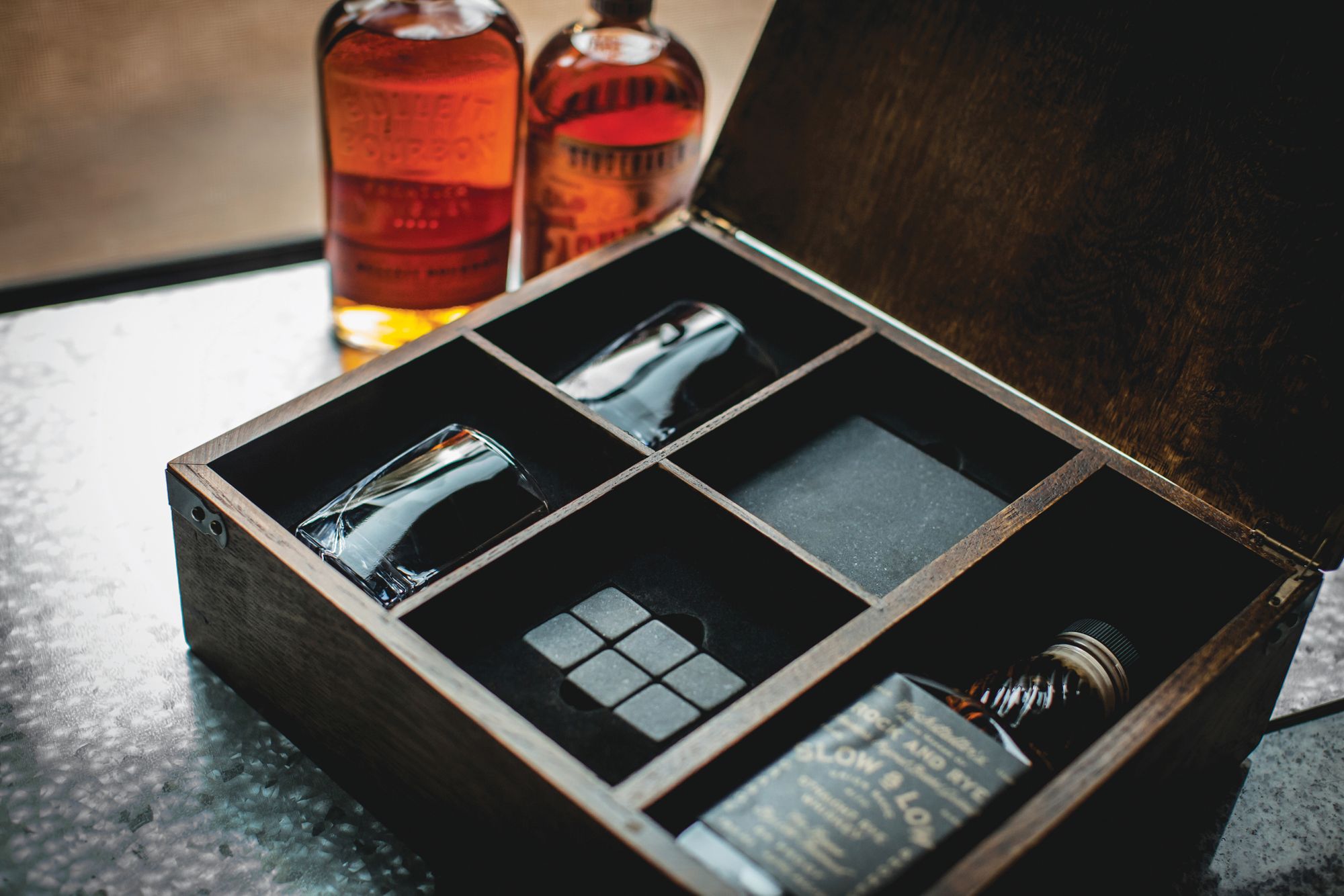 Picnic Time Los Angeles Chargers Whiskey Box Set