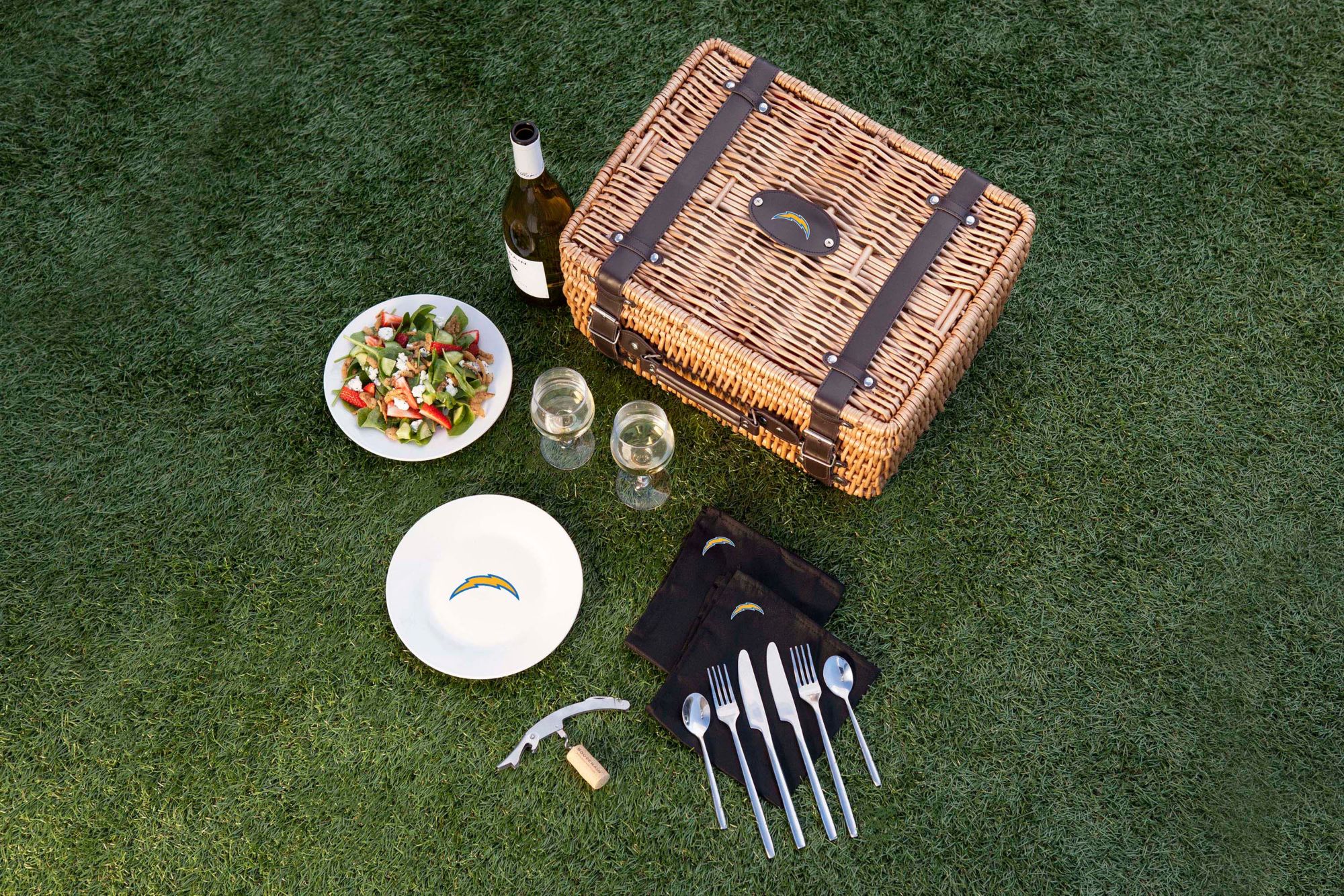 Picnic Time Los Angeles Chargers Champion Picnic Basket product image