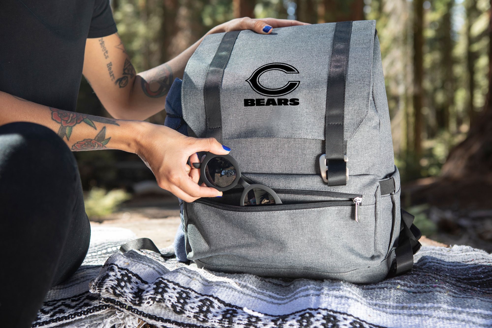 Picnic Time Chicago Bears OTG Traverse Cooler Backpack product image