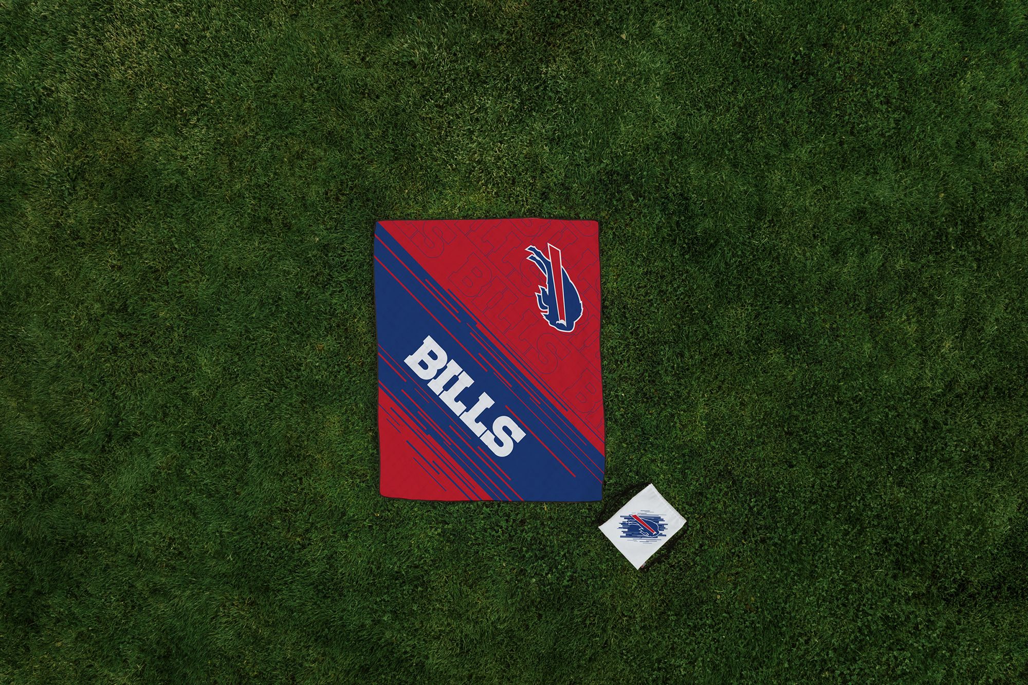 Picnic Time Buffalo Bills Outdoor Picnic Blanket product image
