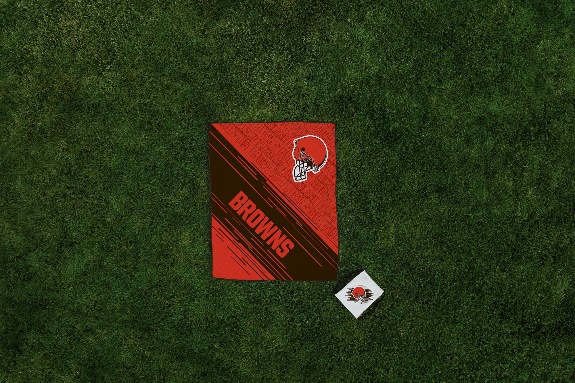 Picnic Time Cleveland Browns Outdoor Picnic Blanket product image