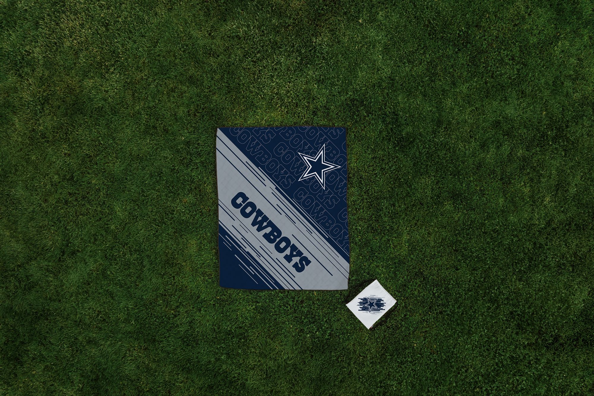 Picnic Time Dallas Cowboys Outdoor Picnic Blanket product image