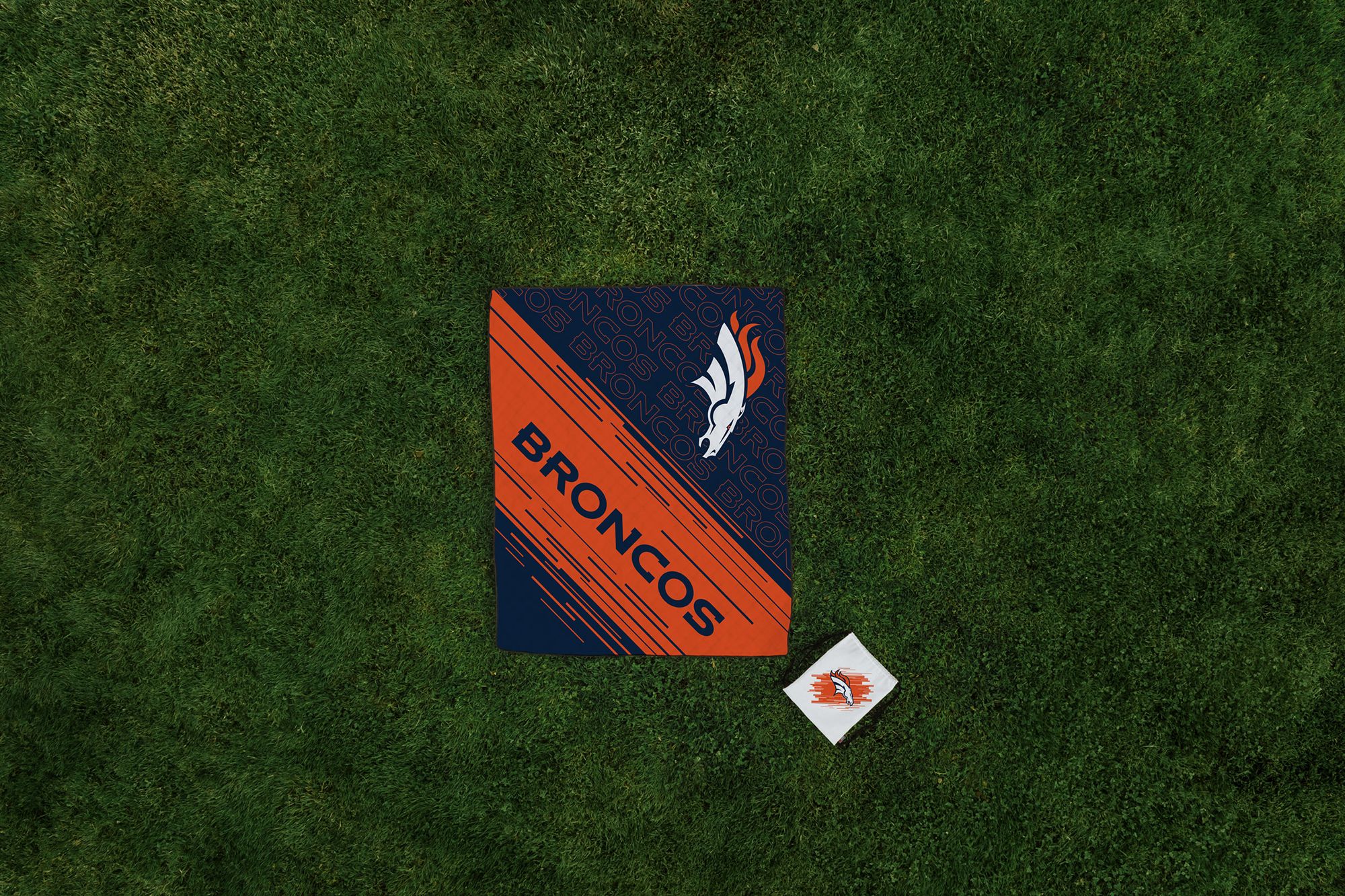 Picnic Time Denver Broncos Outdoor Picnic Blanket product image