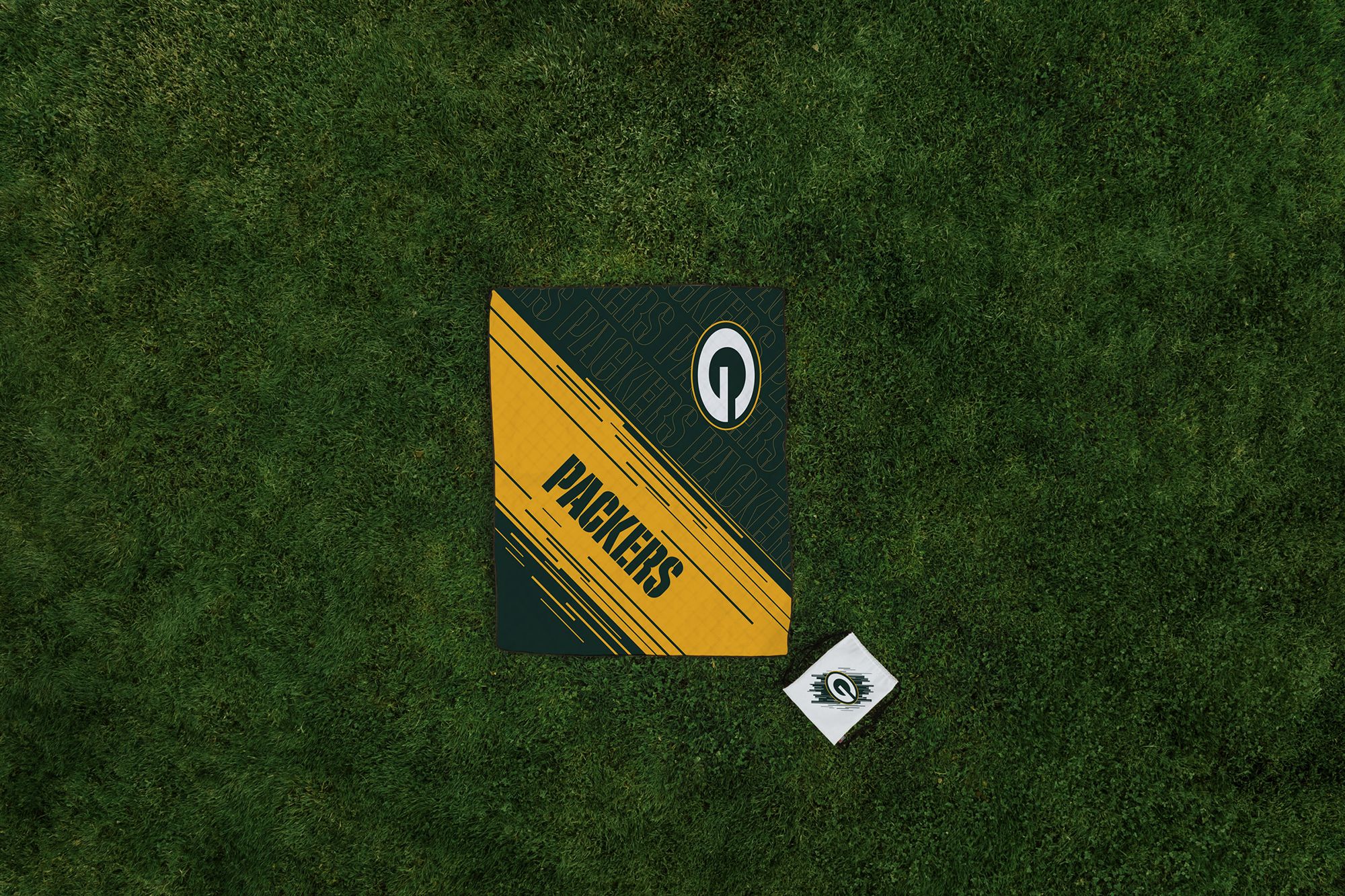 Picnic Time Green Bay Packers Outdoor Picnic Blanket product image