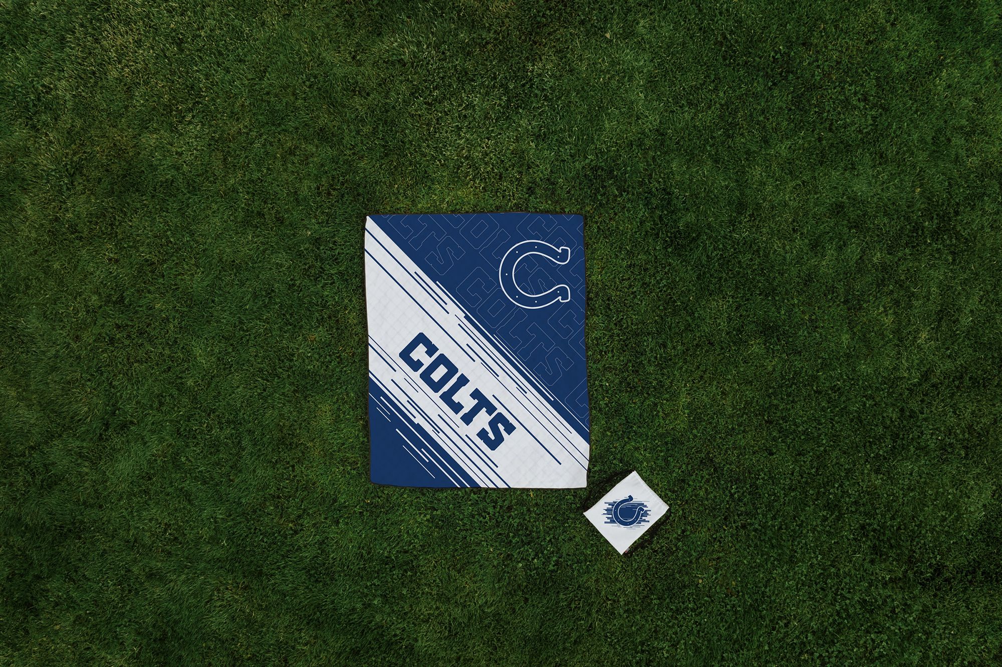 Picnic Time Indianapolis Colts Outdoor Picnic Blanket product image