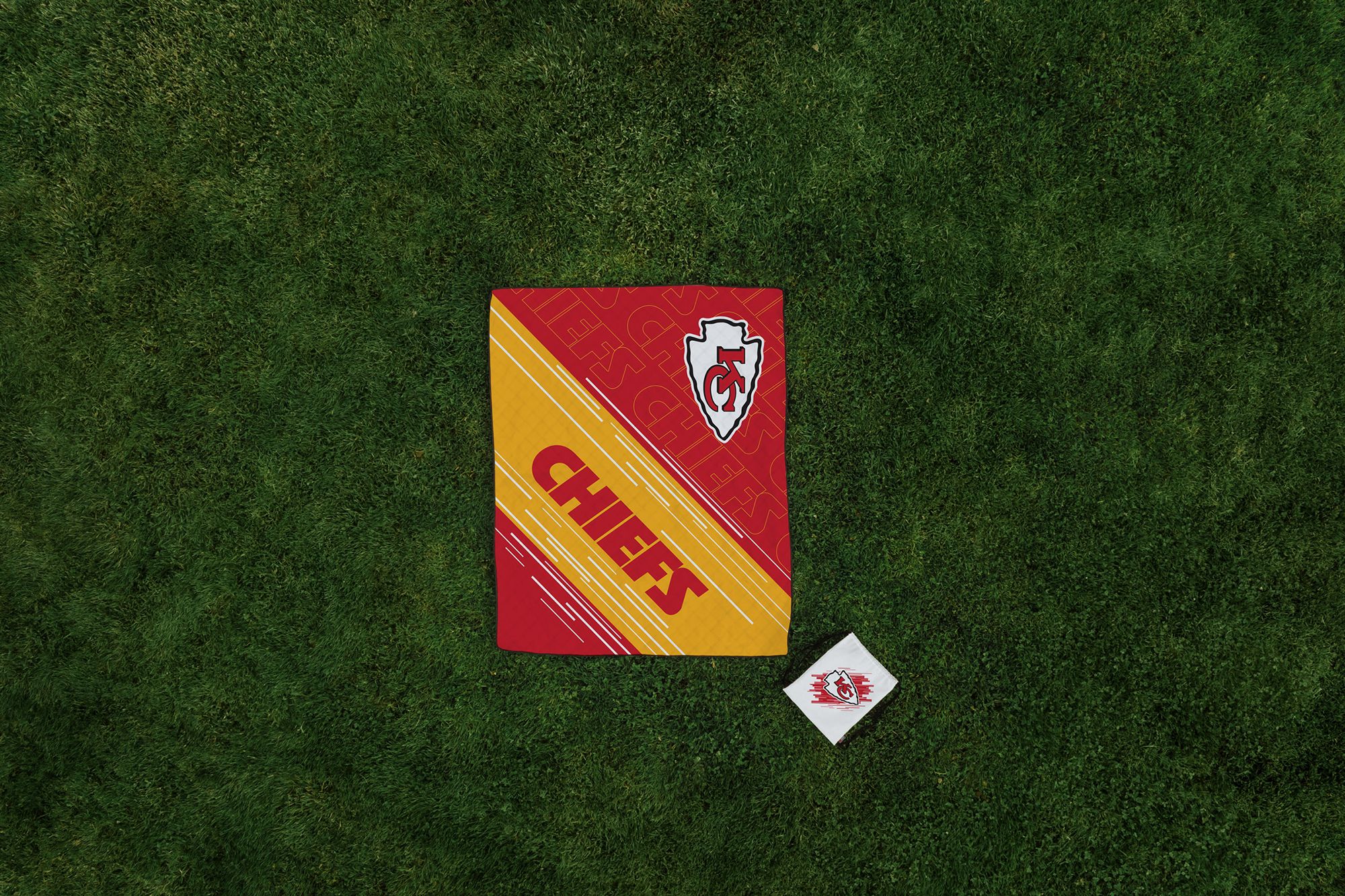 Picnic Time Kansas City Chiefs Outdoor Picnic Blanket product image