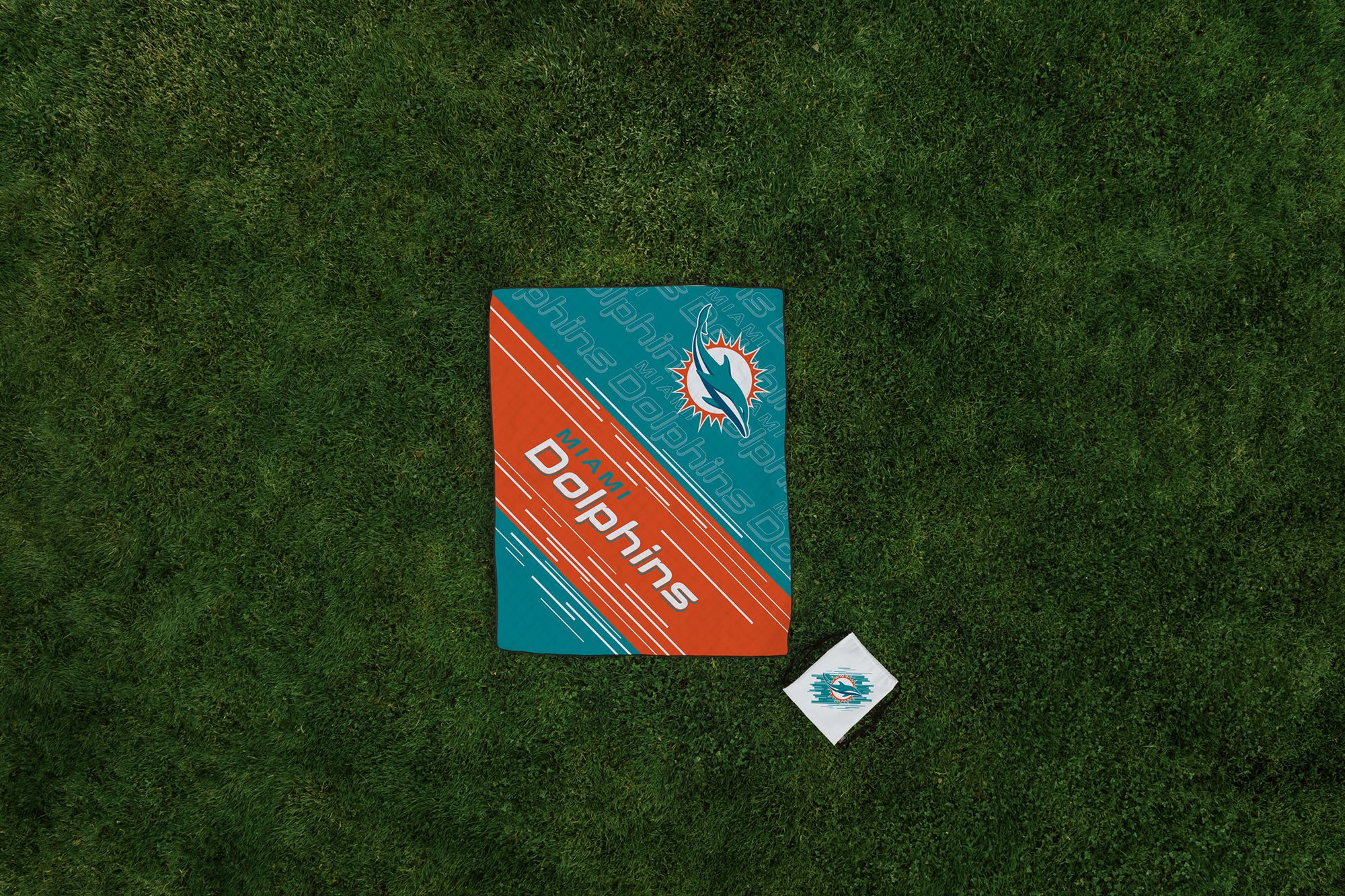 Picnic Time Miami Dolphins Outdoor Picnic Blanket product image
