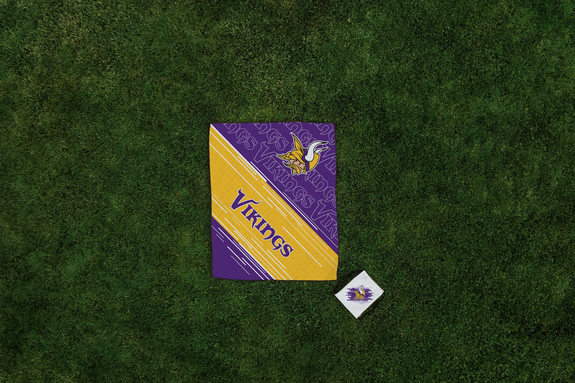 Picnic Time Minnesota Vikings Outdoor Picnic Blanket product image