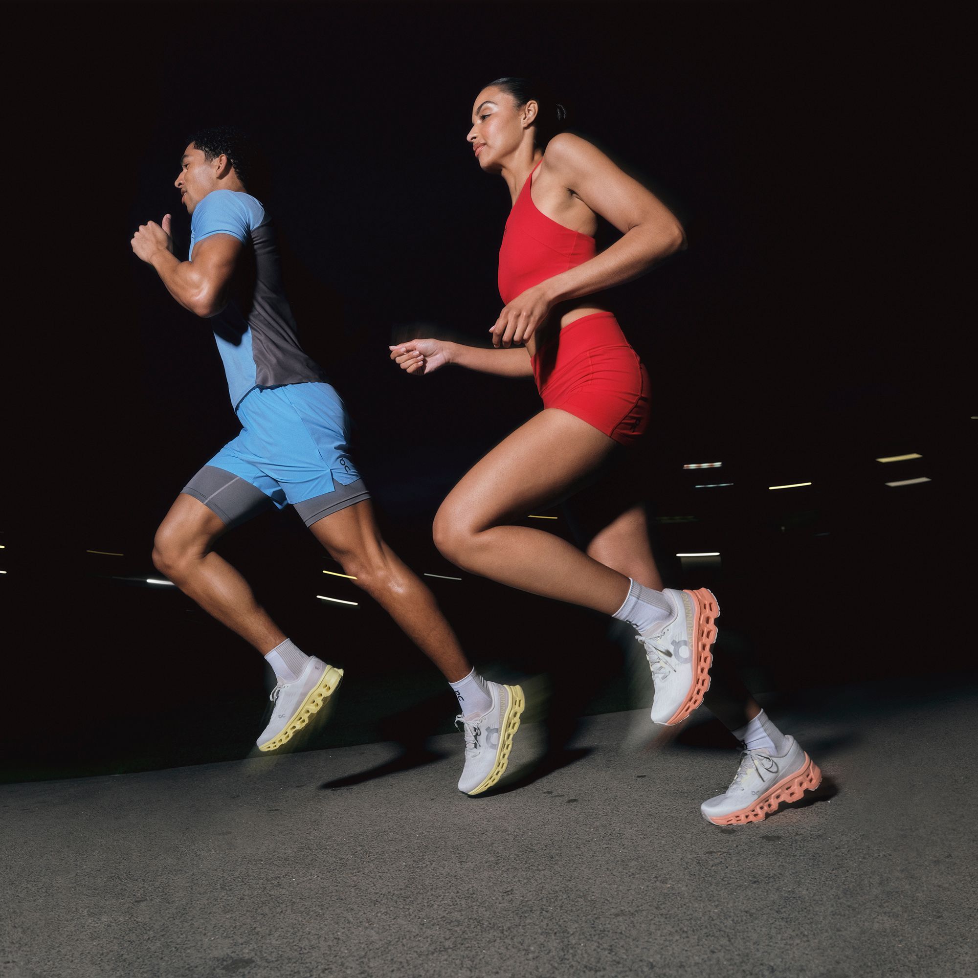 On Women's 3" Performance Tights product image