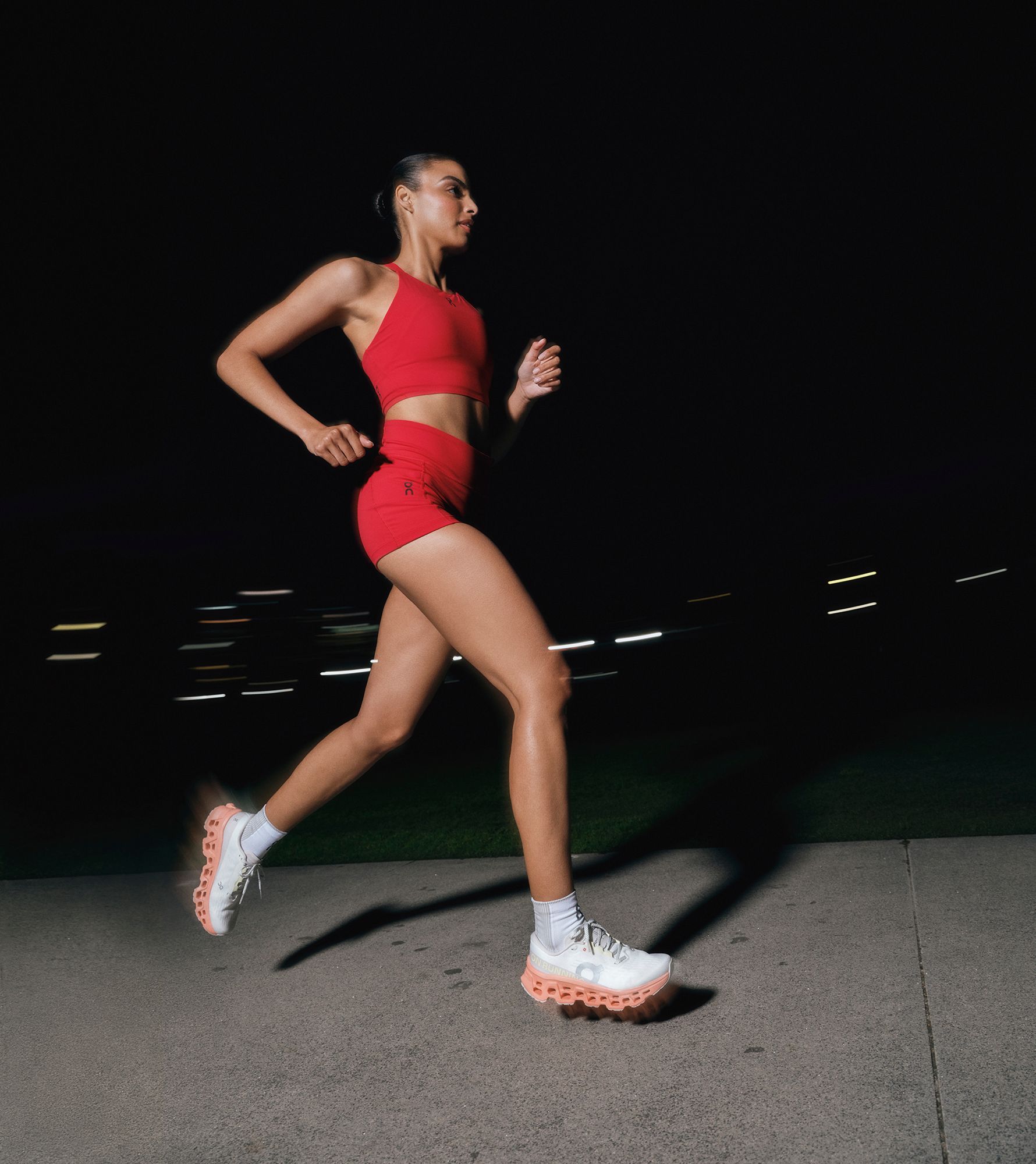 On Women's Performance Crop product image