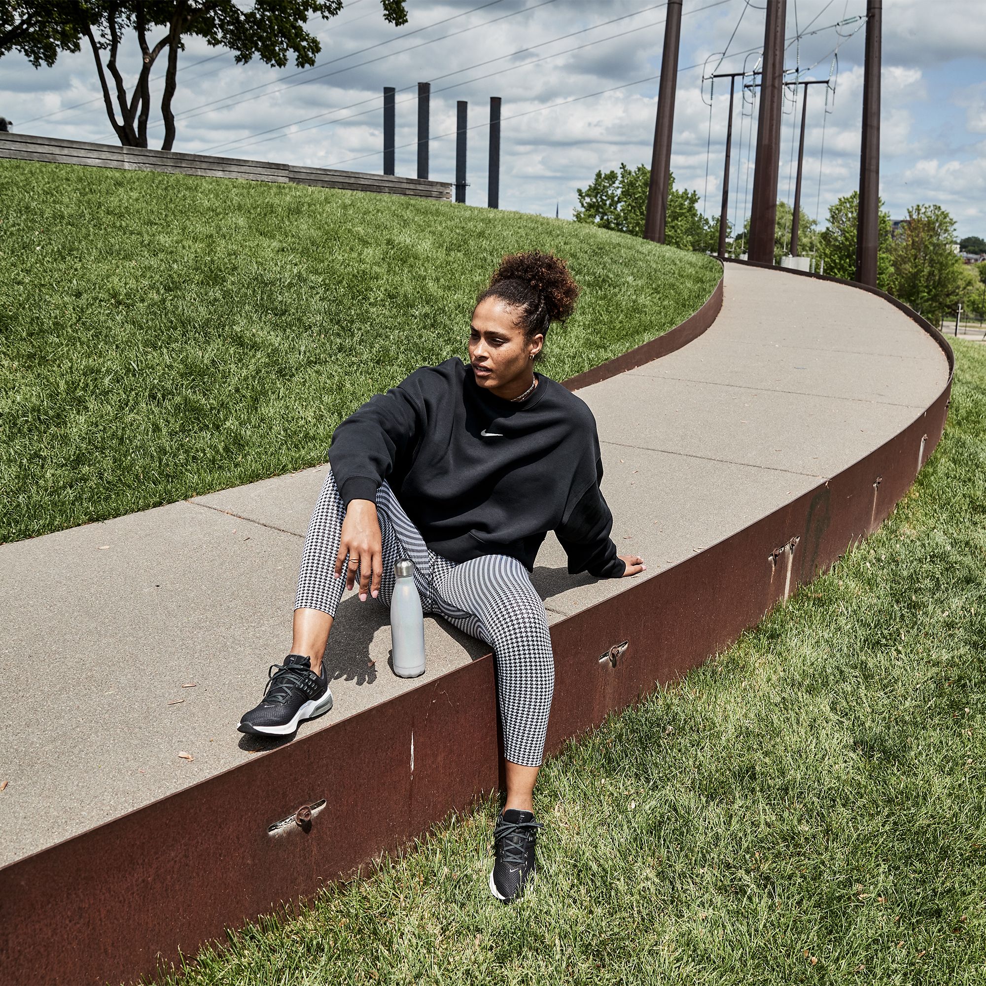 Nike Sportswear Women's Essentials Fleece Cropped Crew product image