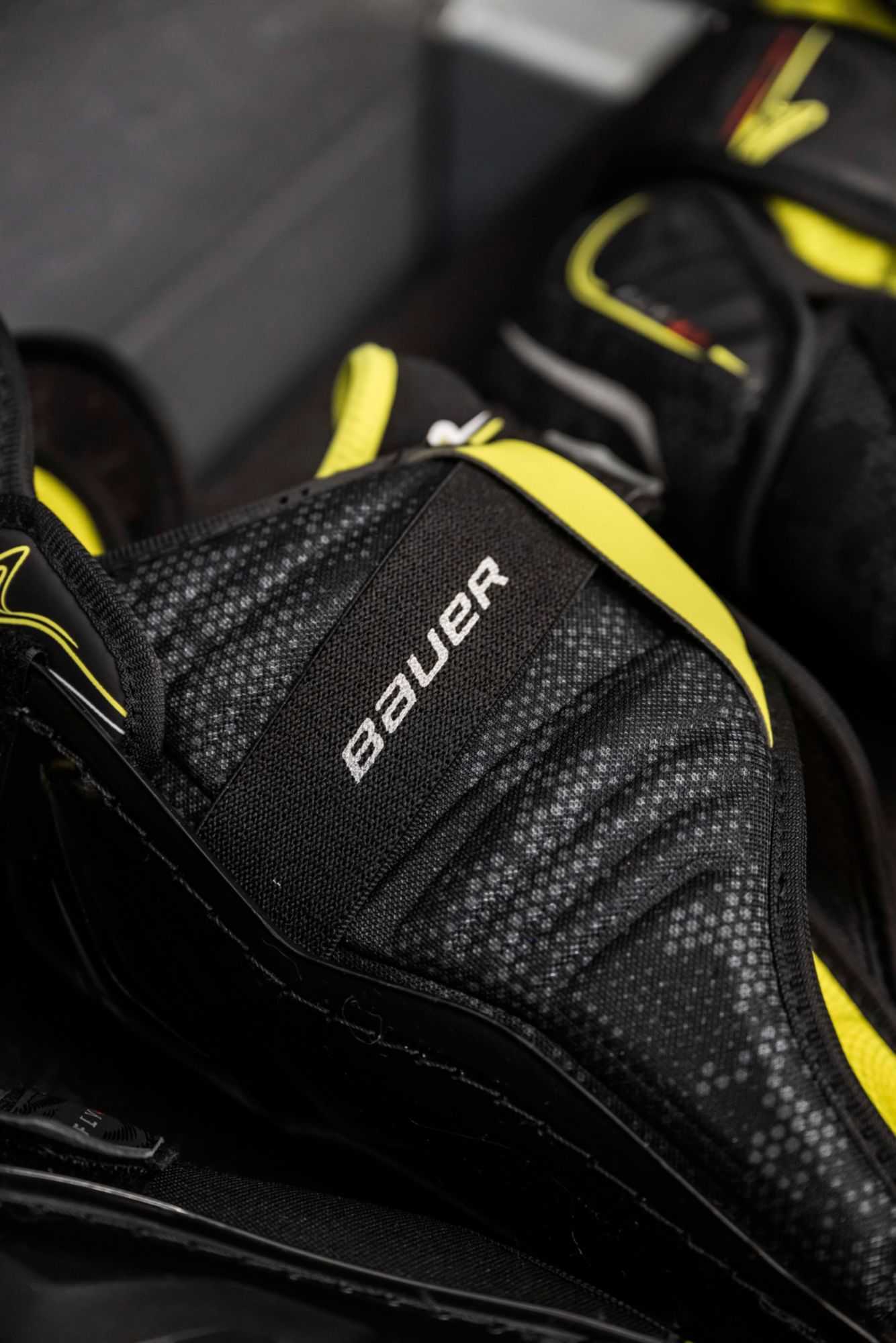 Bauer Vapor Fly40 Hockey Shin Guard - Junior product image