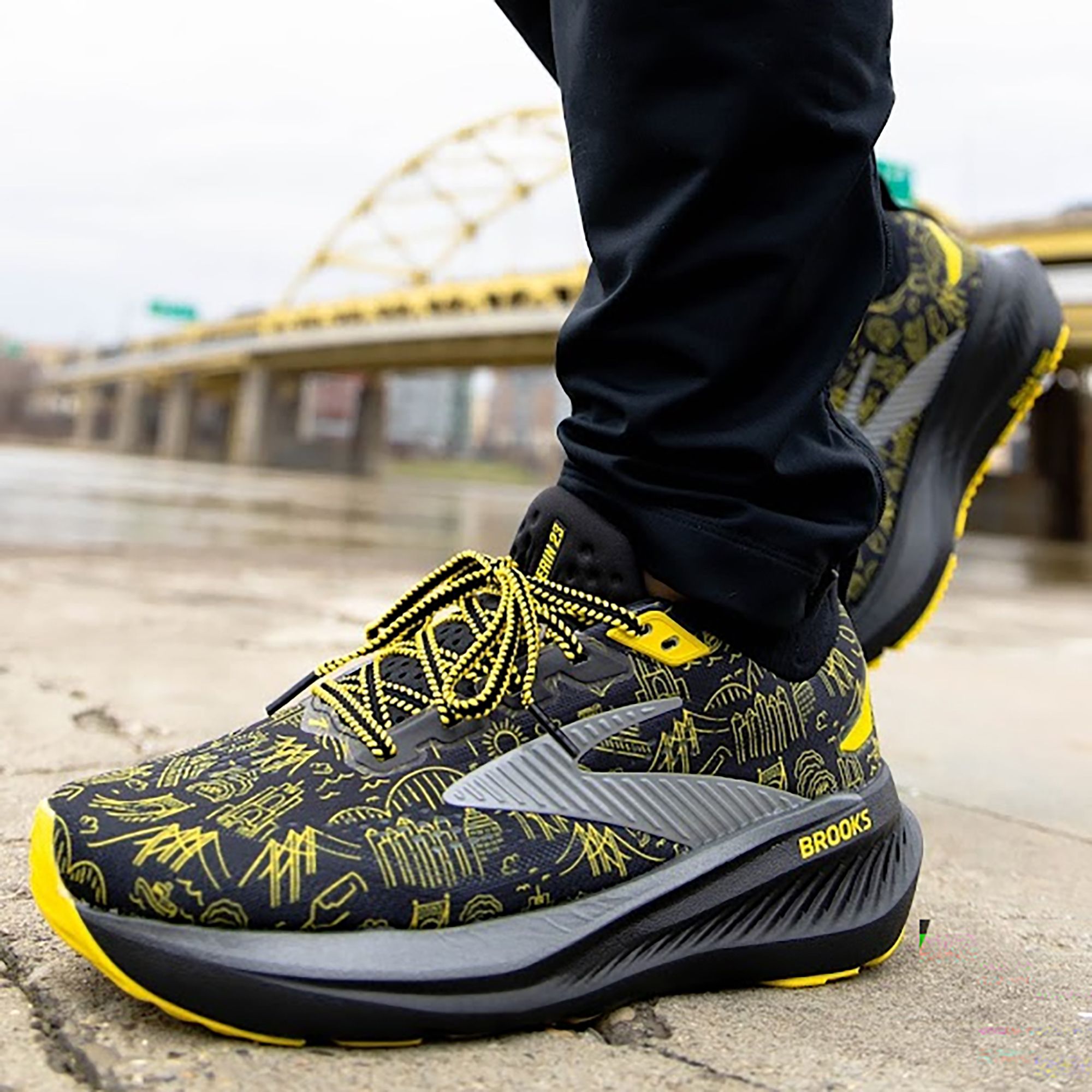 Brooks Men's Glycerin 23 Pittsburgh Marathon Running Shoes product image