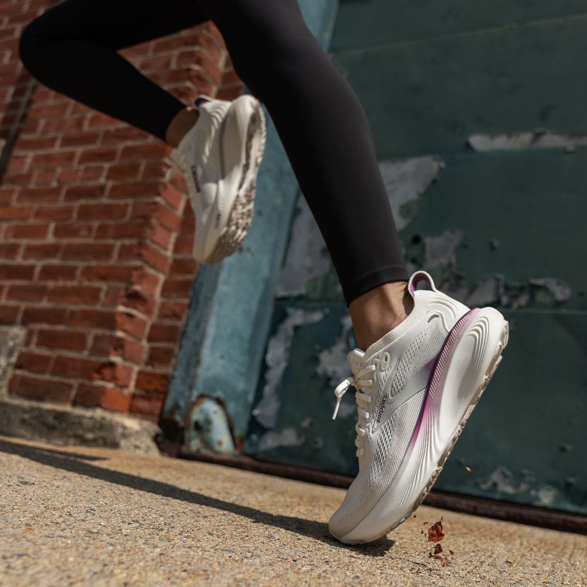 Brooks Women's Adrenaline GTS 25 Running Shoes product image