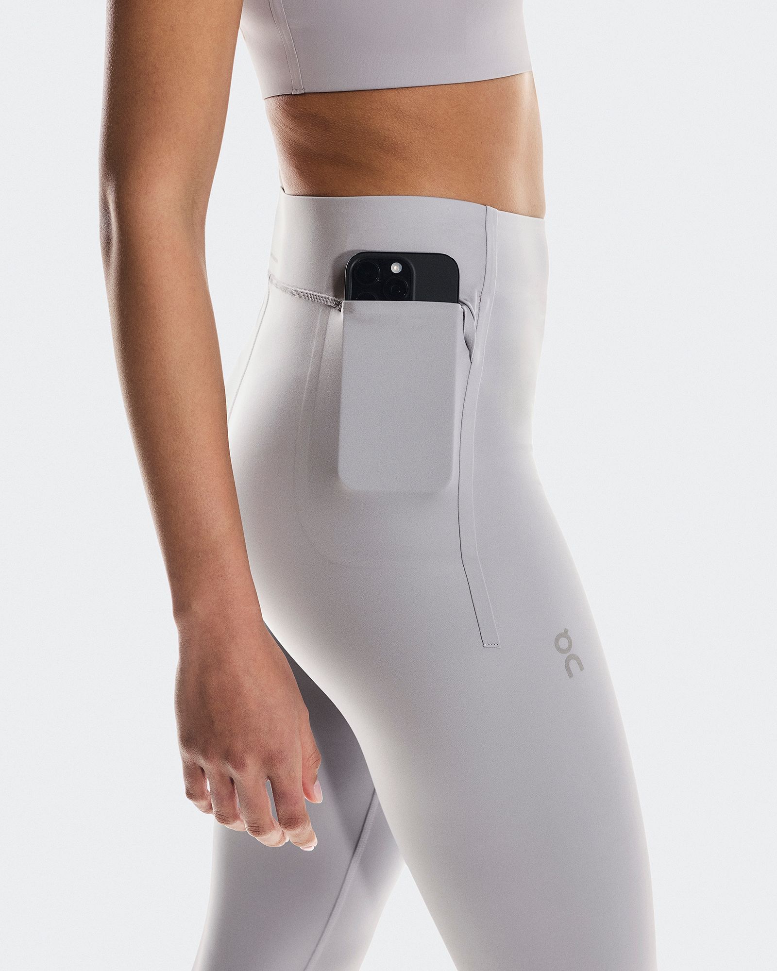 On Women's Train 7/8 Tights product image