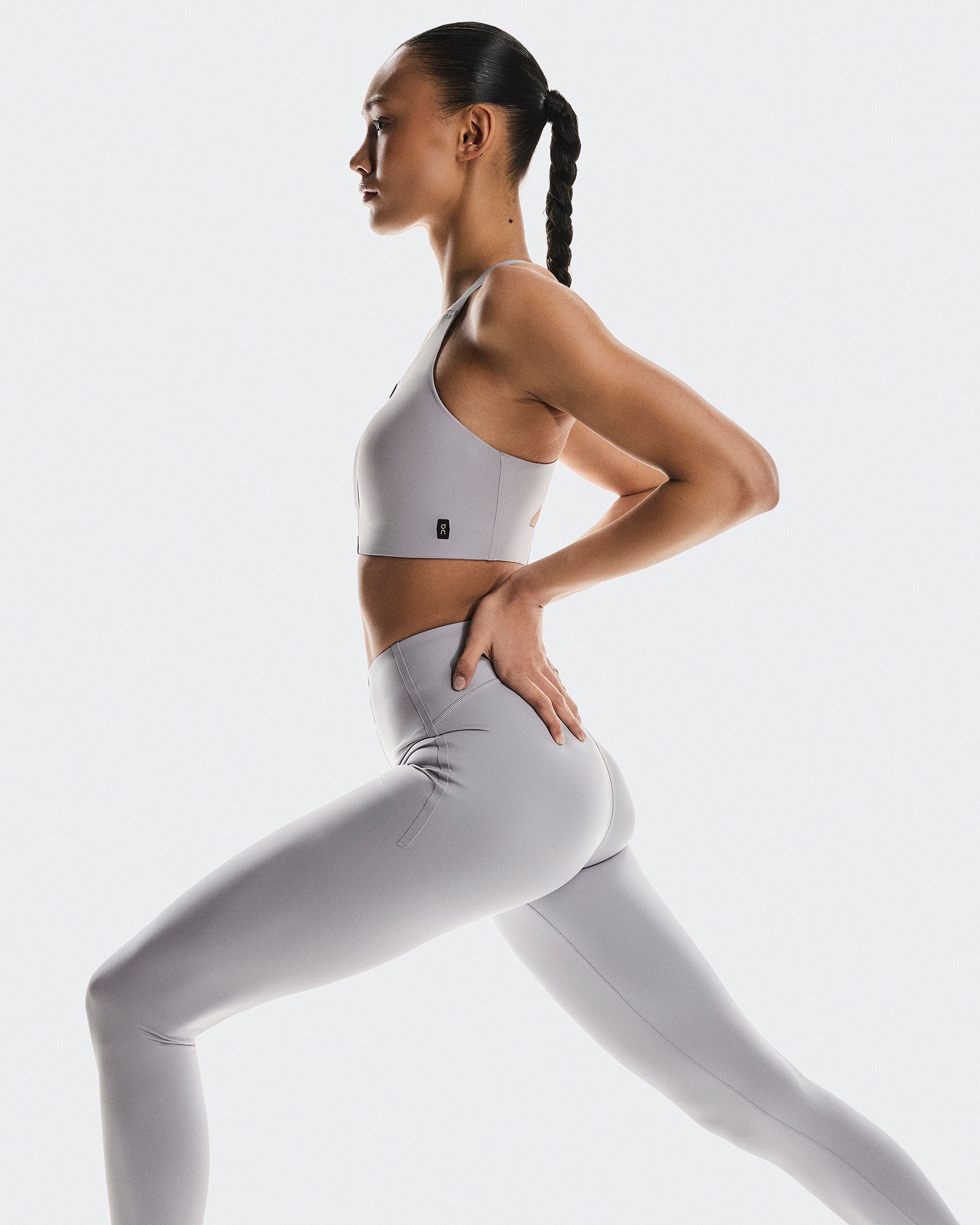 On Women's Train 7/8 Tights product image