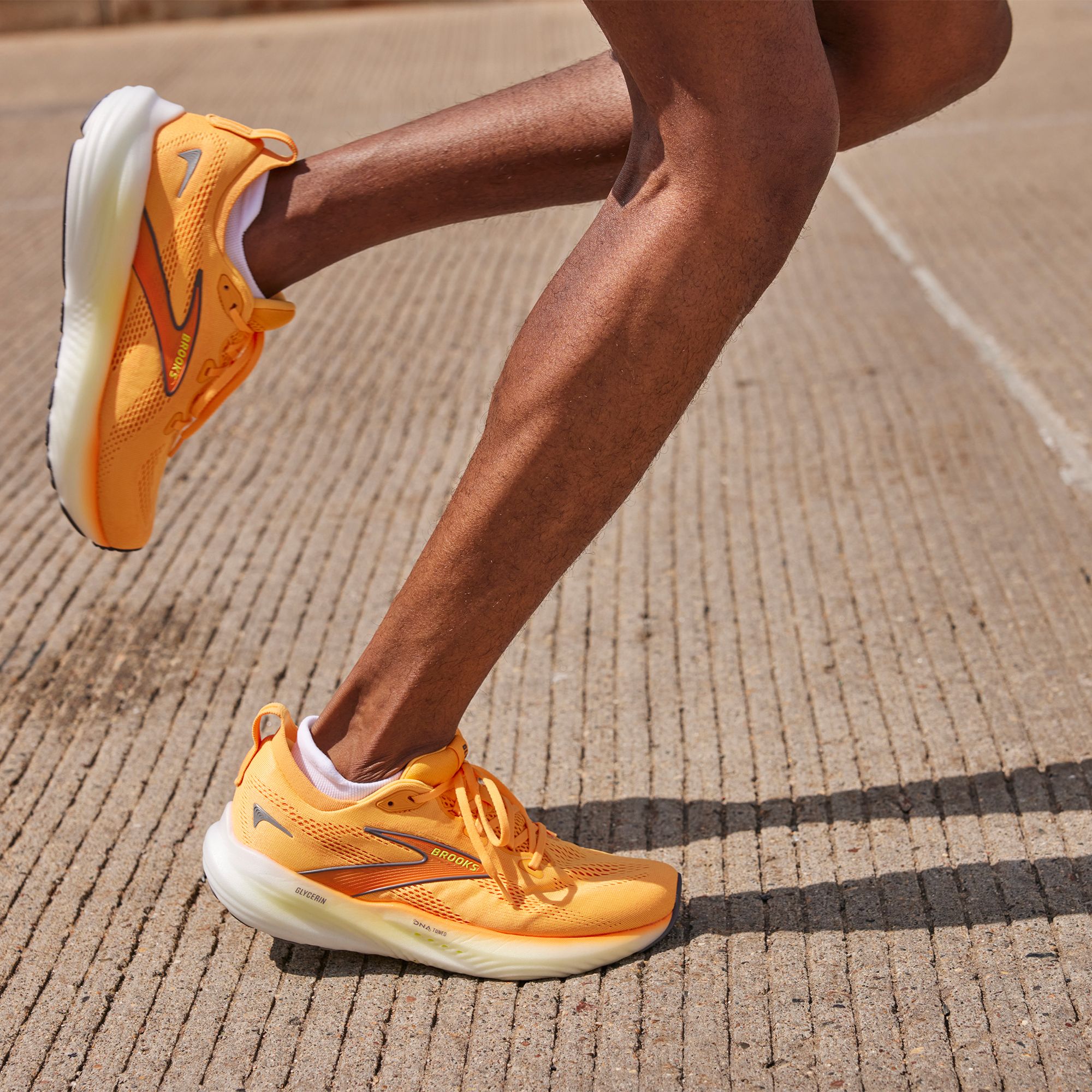 Brooks Men's Run-In No Show 3-Pack Socks product image