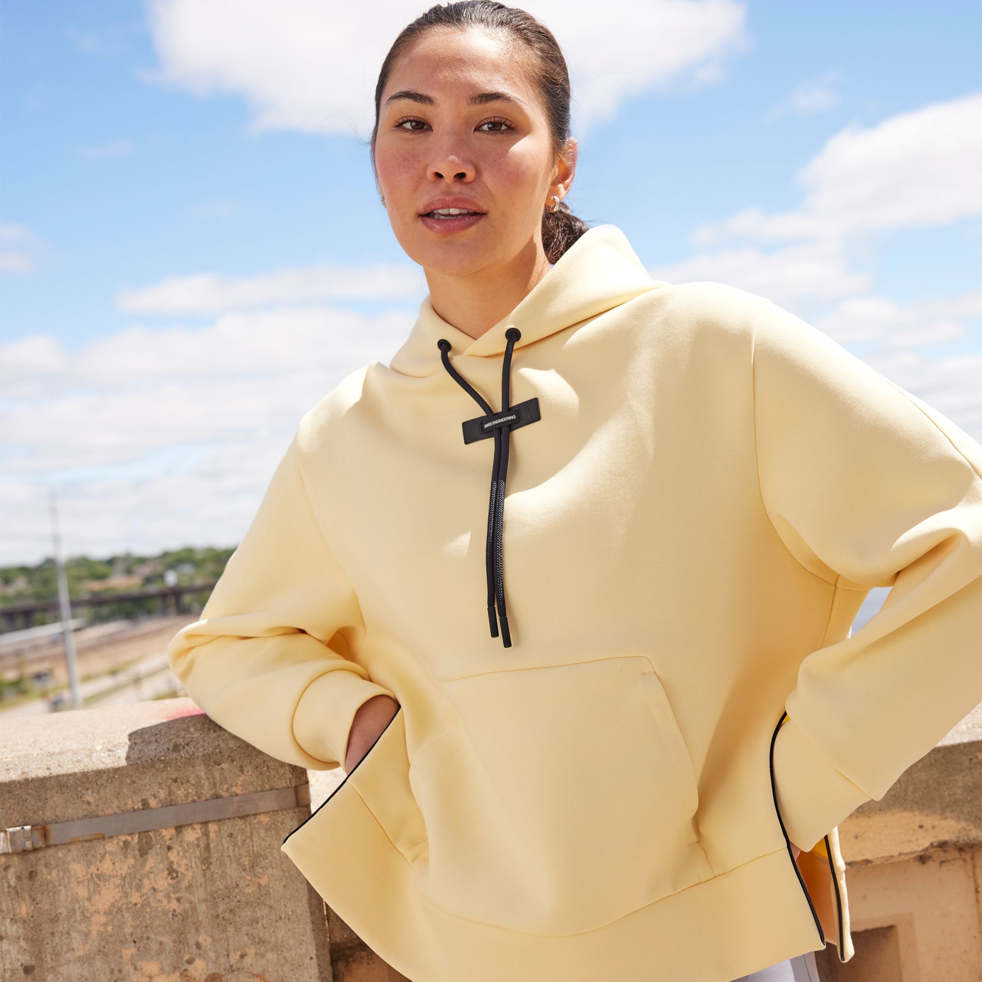 On Women's Train 7/8 Tights product image