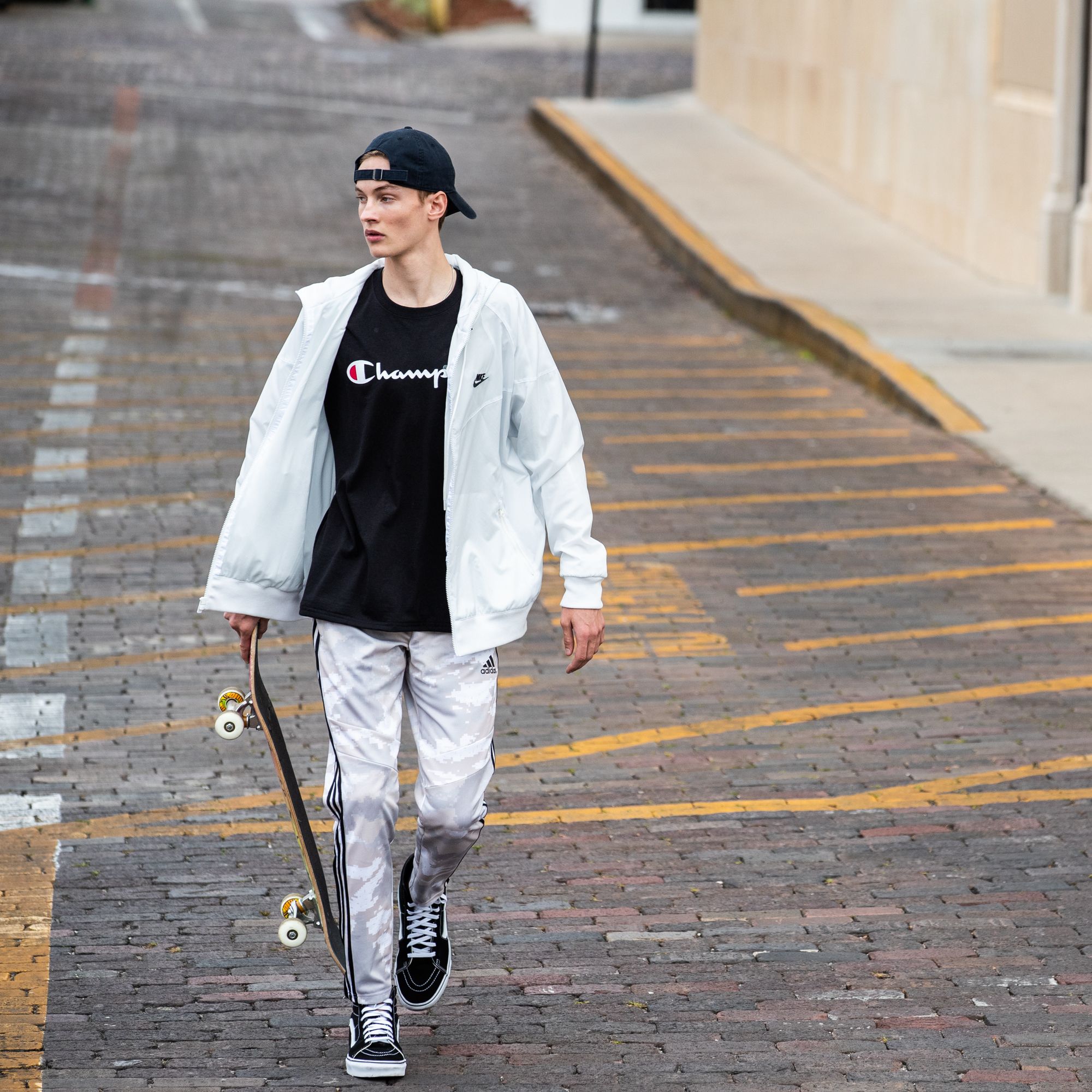 Nike Men's Sportswear 2019 Hooded Windrunner Jacket product image