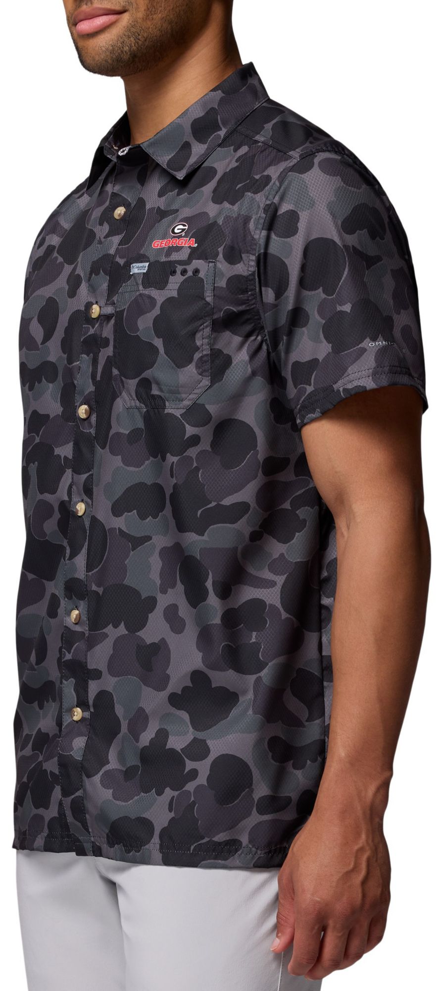 Columbia Men's Georgia Bulldogs Camo Super Slack Tide Button Down Shirt product image