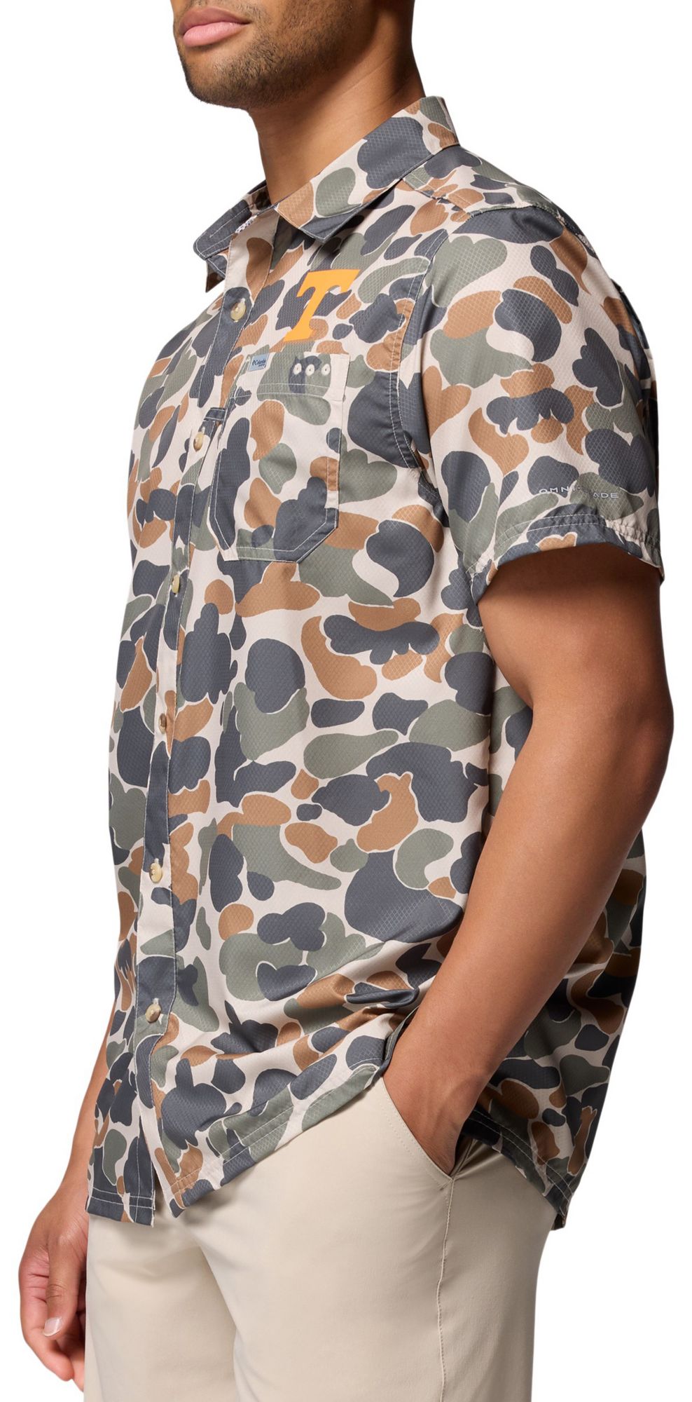 Columbia Men's Tennessee Volunteers Camo Super Slack Tide Button Down Shirt product image