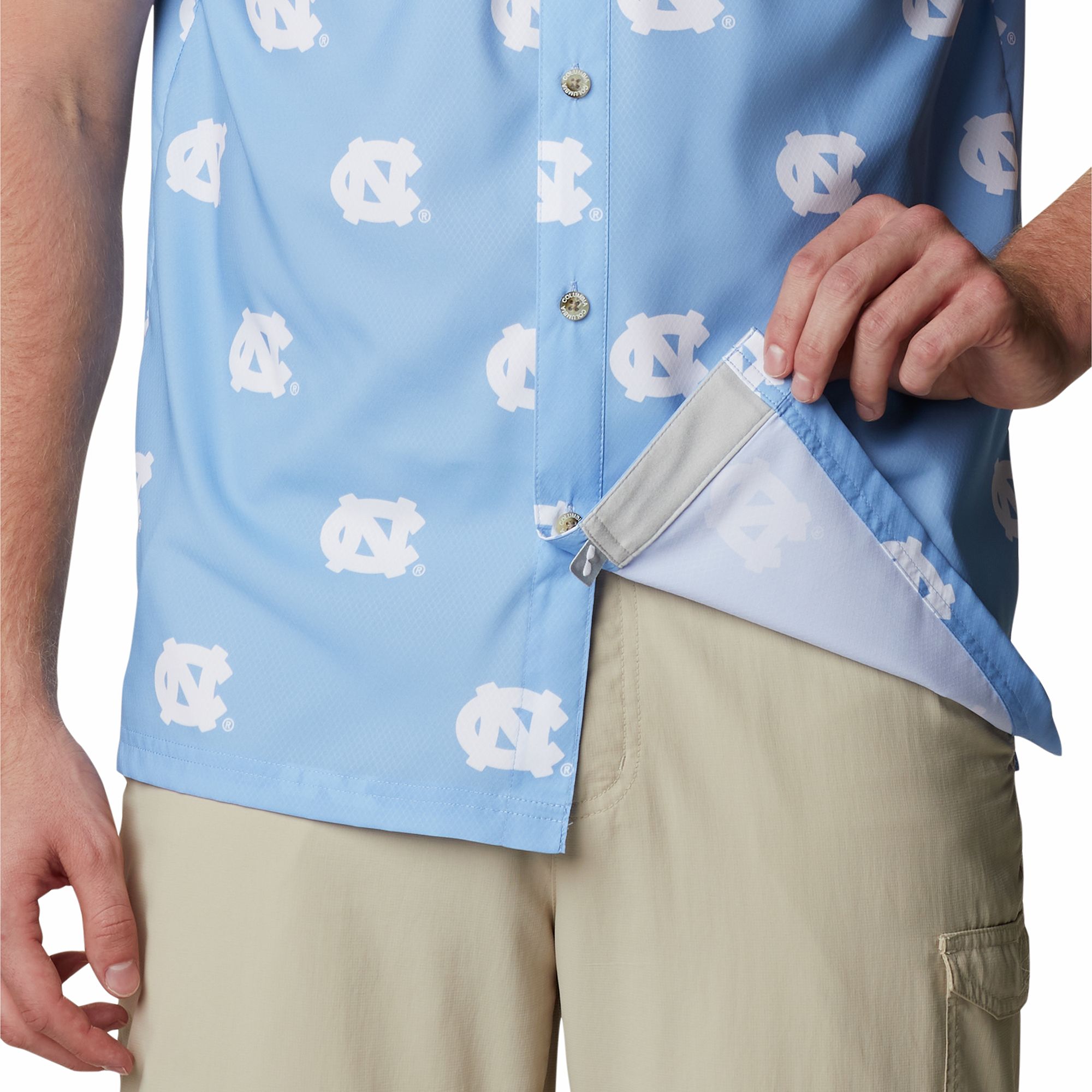 Columbia Men's North Carolina Tar Heels Blue CLG Super Slack Tide™ Short Sleeve Shirt