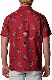 Columbia Men's South Carolina Gamecocks Garnet CLG Super Slack Tide&trade; Short Sleeve Shirt product image