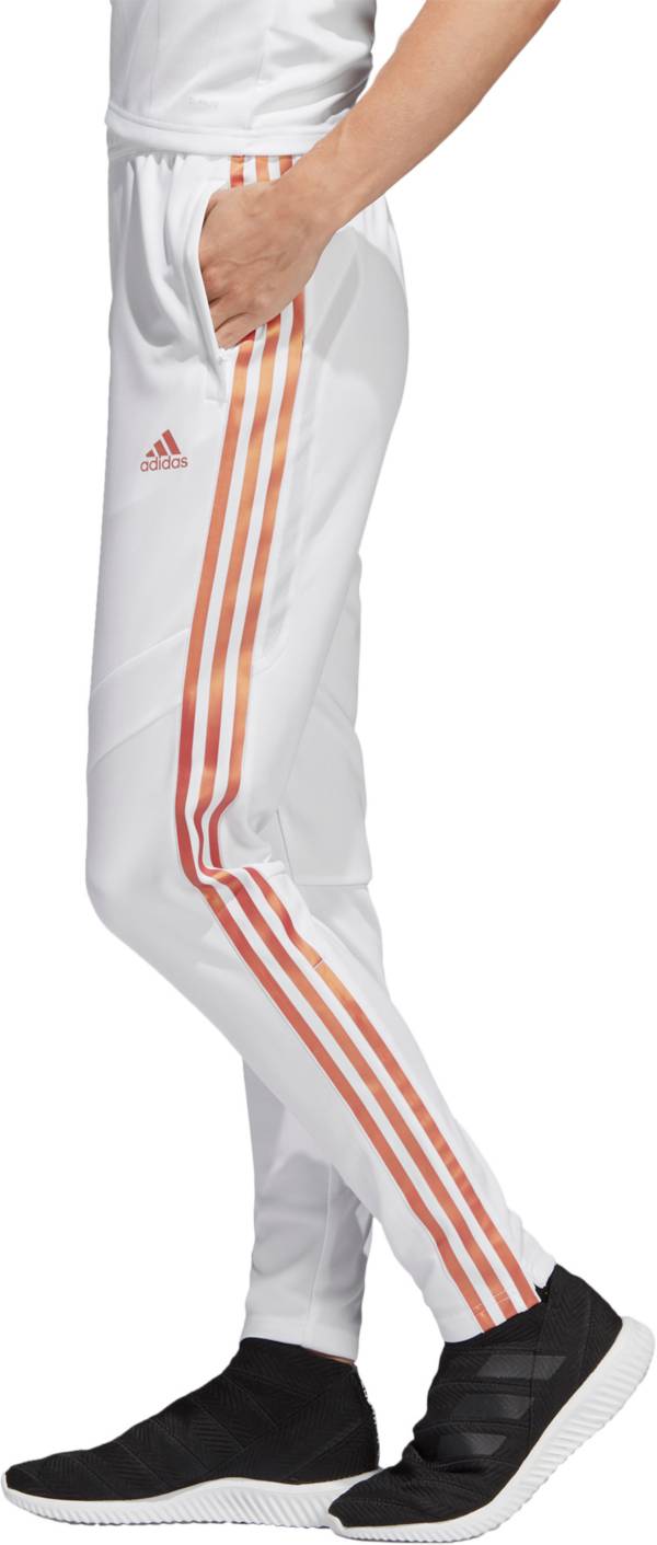 Remettre à neuf échelle Massage adidas tiro white pants île