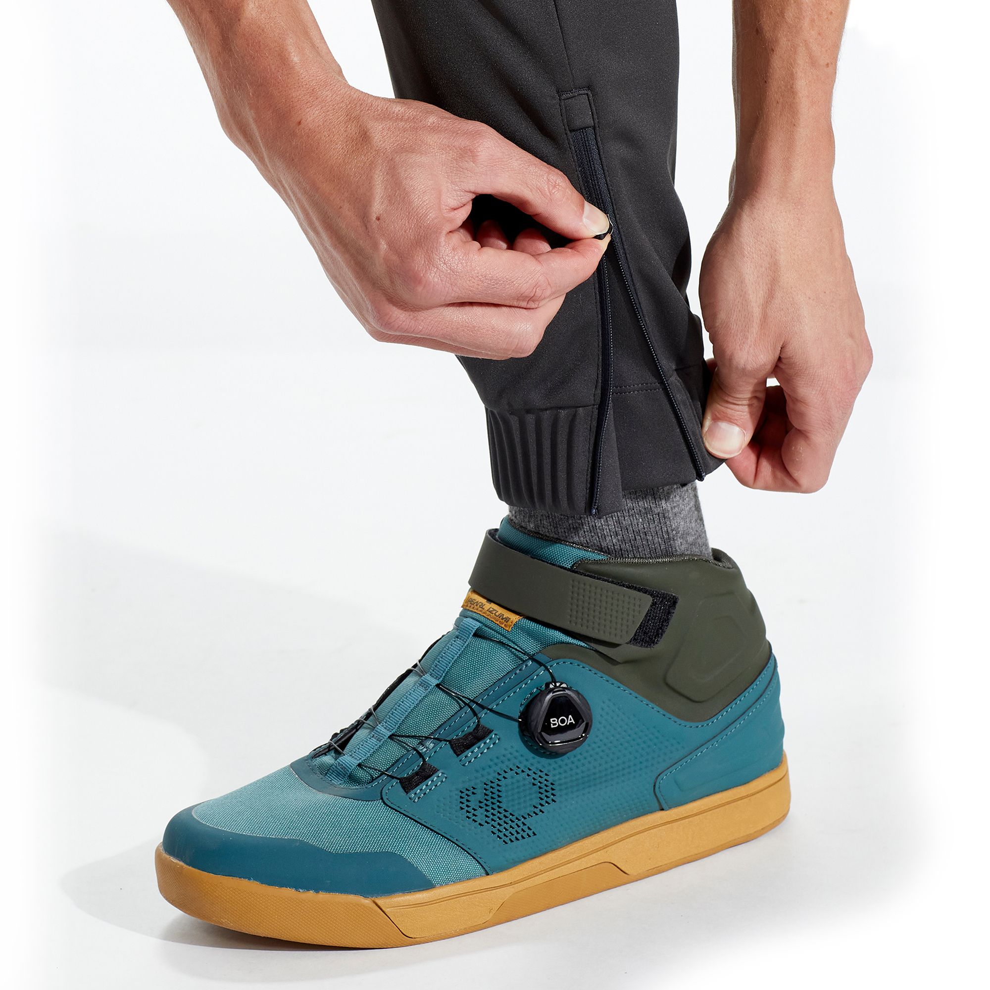 PEARL iZUMi Men's Launch Trail Pants product image