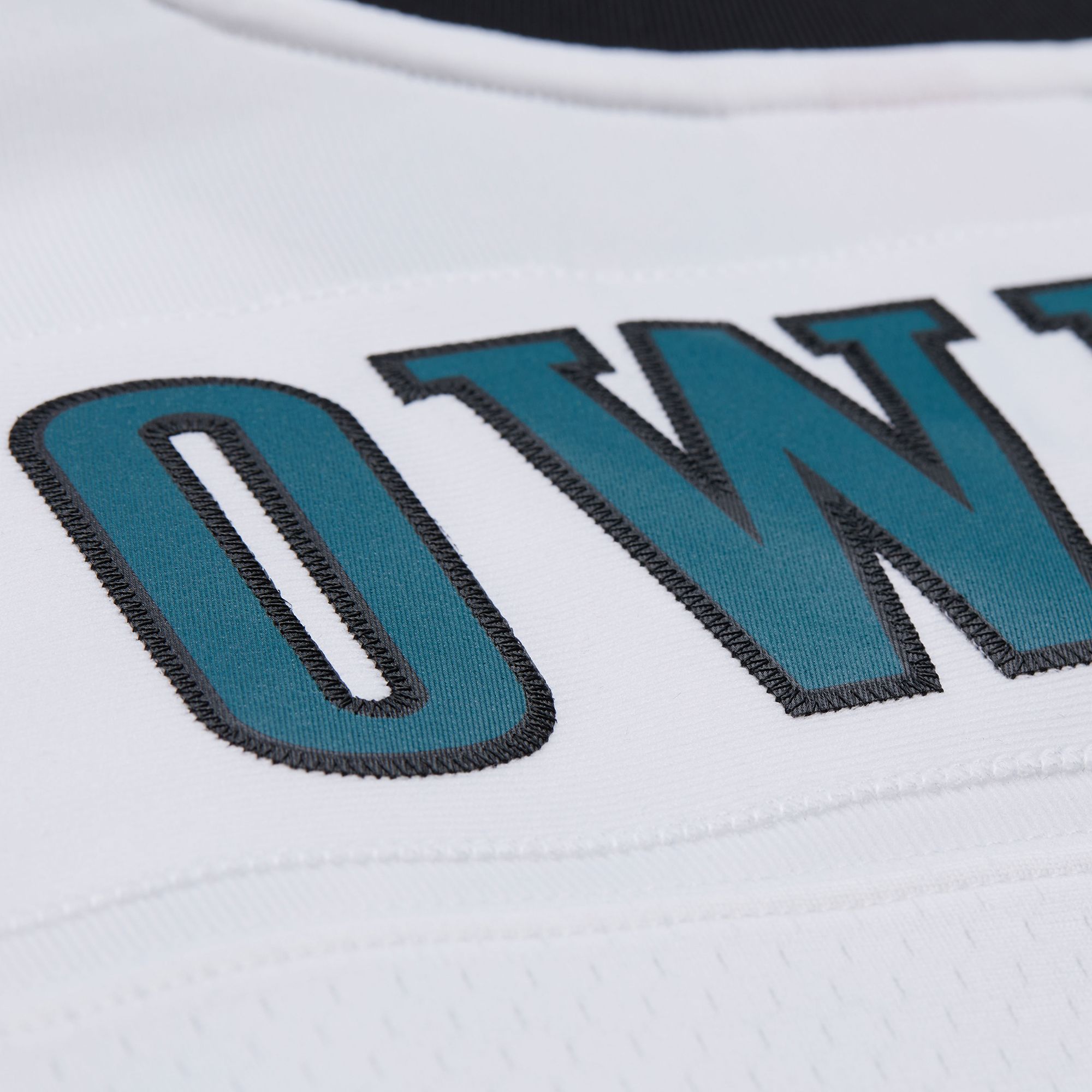 Mitchell & Ness Men's Philadelphia Eagles Terrell Owens #81 White 2004 Replica Football Jersey product image