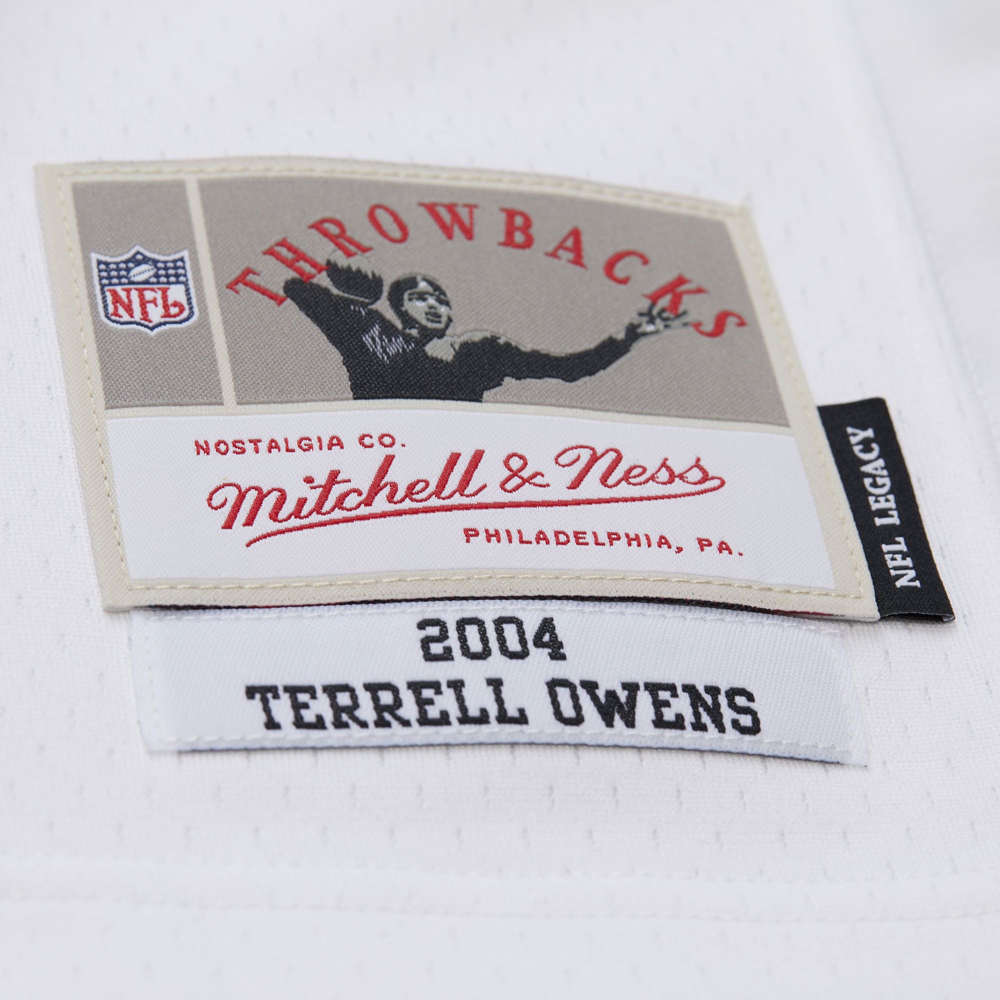 Mitchell & Ness Men's Philadelphia Eagles Terrell Owens #81 White 2004 Replica Football Jersey product image
