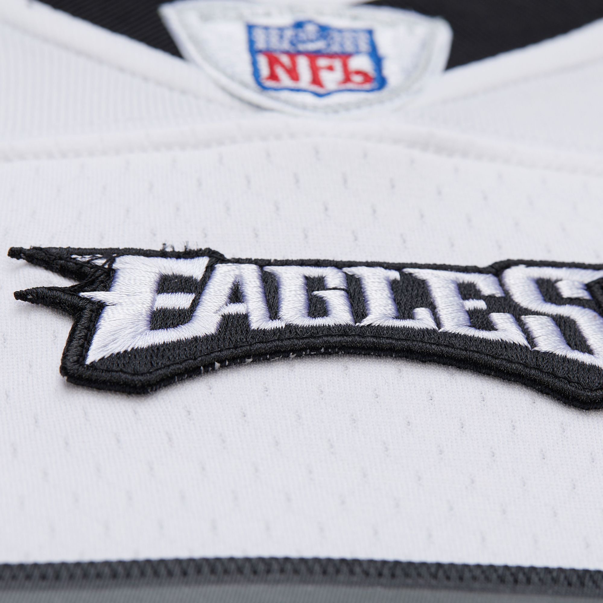 Mitchell & Ness Men's Philadelphia Eagles Terrell Owens #81 White 2004 Replica Football Jersey product image