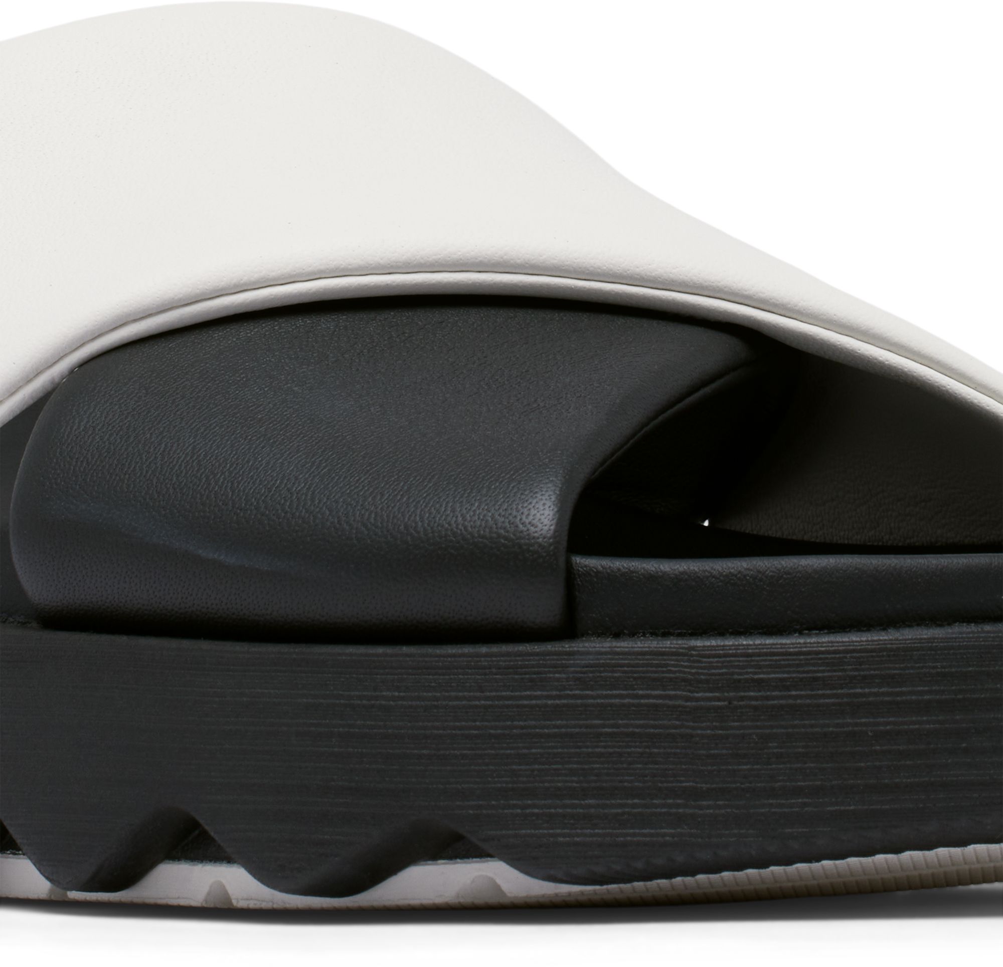 SOREL Women's VIIBE Crisscross Flat Sandals product image