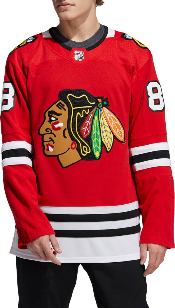 The Chicago Blackhawks jersey on display at NHL store – Stock Editorial  Photo © zhukovsky #146779149