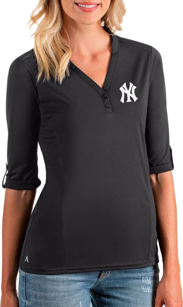 Antigua Women's New York Yankees Grey Accolade Three-Quarter Sleeve Polo product image