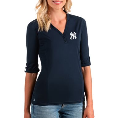 sorry, Antigua Women's New York Yankees Navy Accolade Three-Quarter Sleeve Polo is currently out of stock