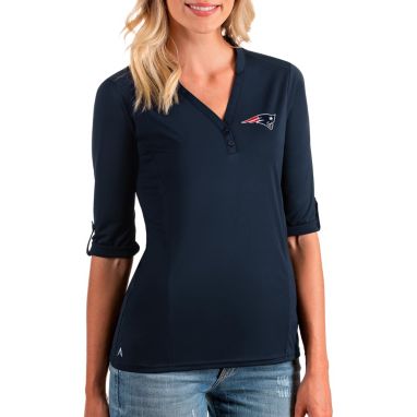 sorry, Antigua Women's New England Patriots Accolade Navy Three-Quarter Sleeve Polo is currently out of stock
