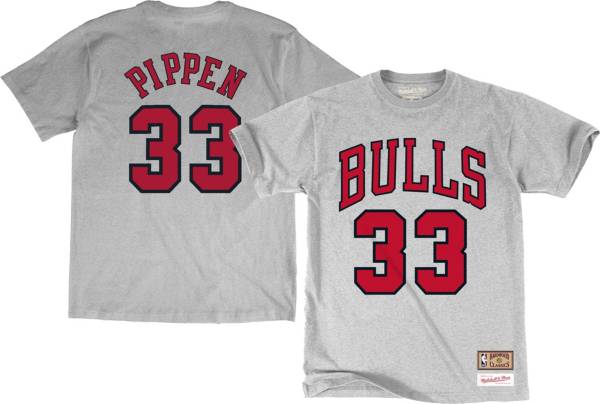 Mitchell & Ness Men's Chicago Bulls Scottie Pippen #33 T-Shirt