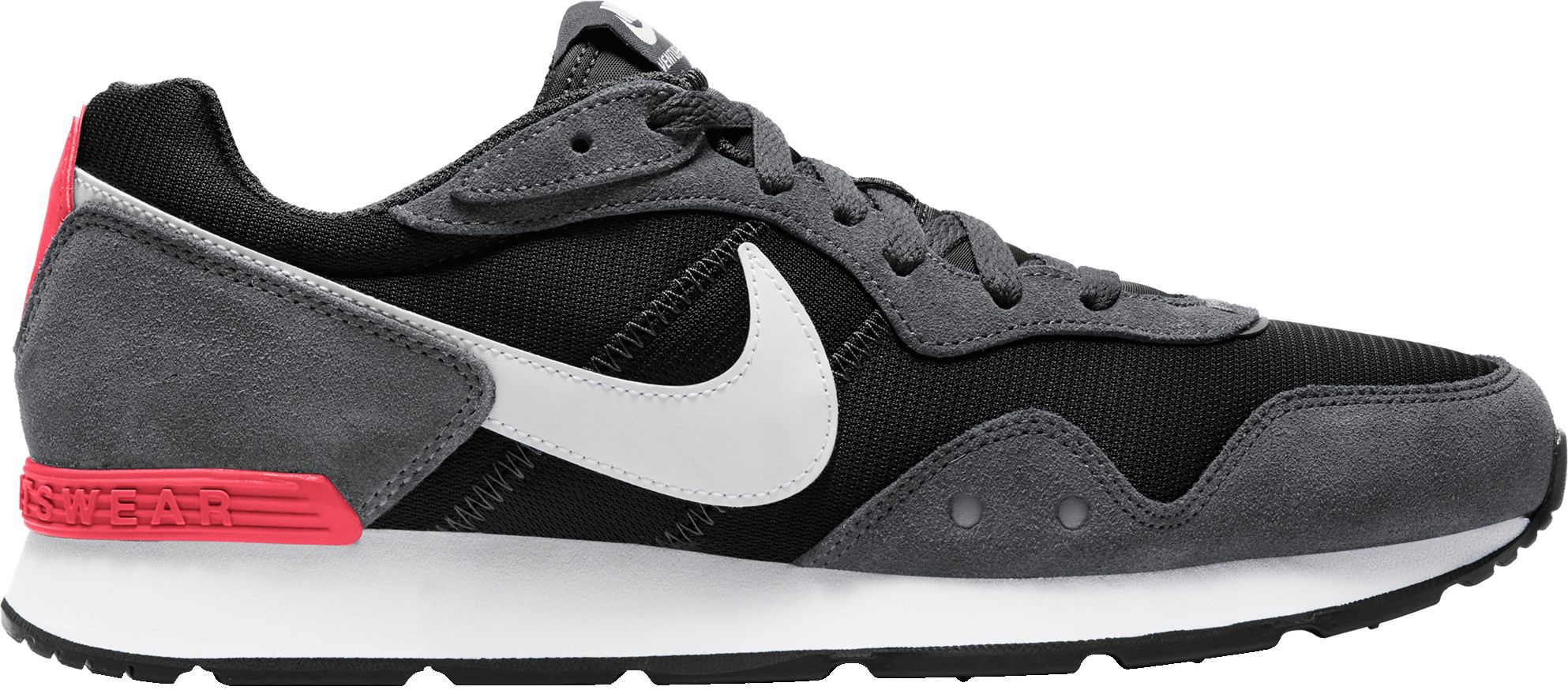 black nike runners mens